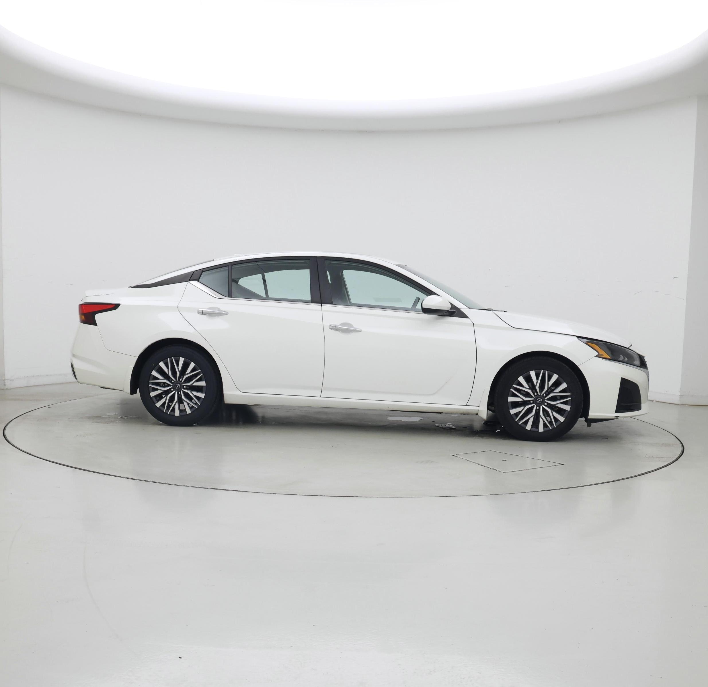 Thumbnail: 2023 Nissan Altima - 7