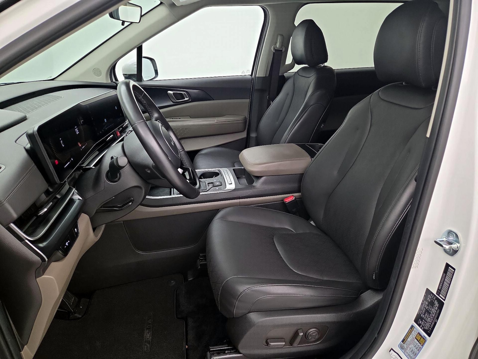 2025 Kia Carnival LXS - Photo 12