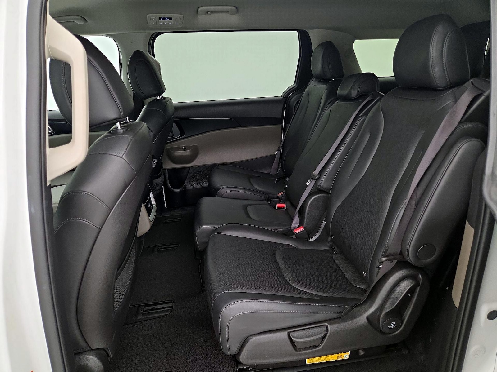 2025 Kia Carnival LXS - Photo 21