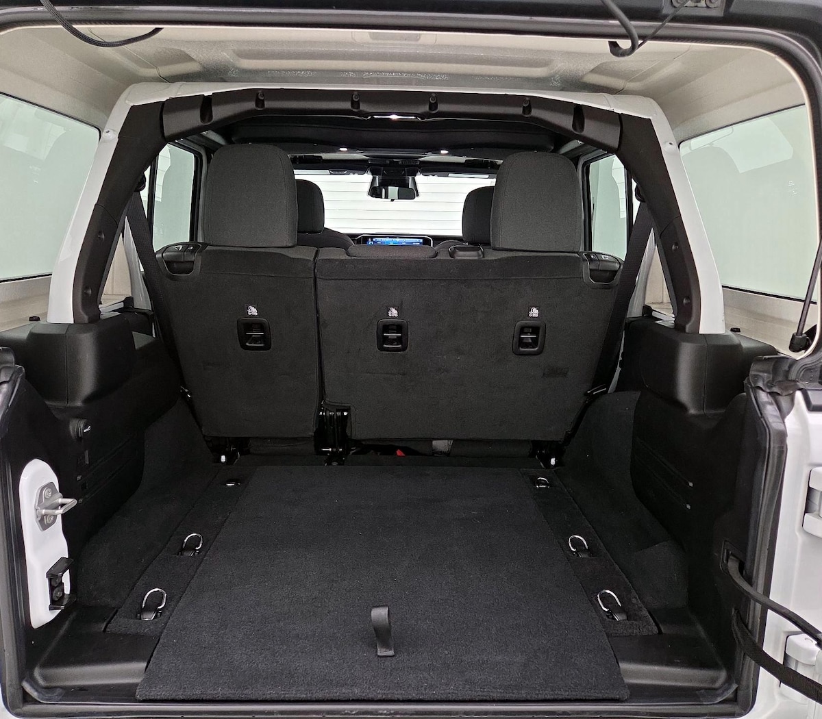 Trunk/Cargo (Seats Up)
