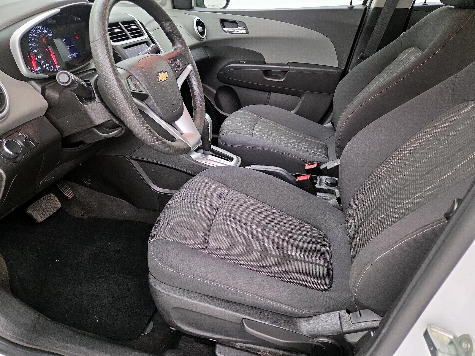 2020 Chevrolet Sonic LT - Photo 12