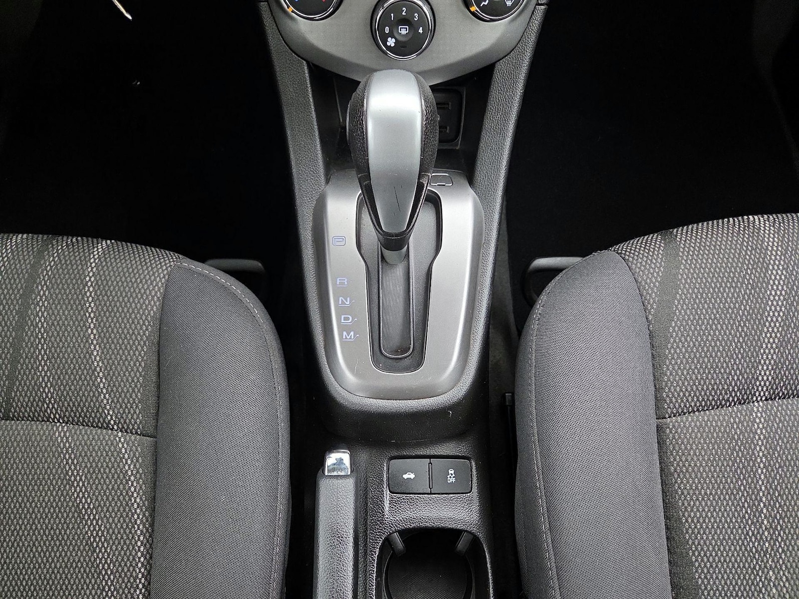 2020 Chevrolet Sonic LT - Photo 18