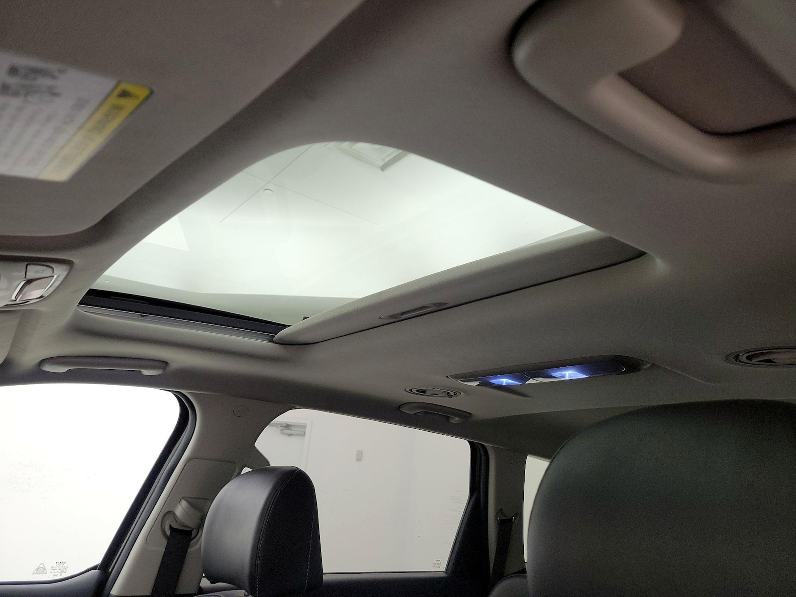 Sunroof(s) & Overhead Airbags