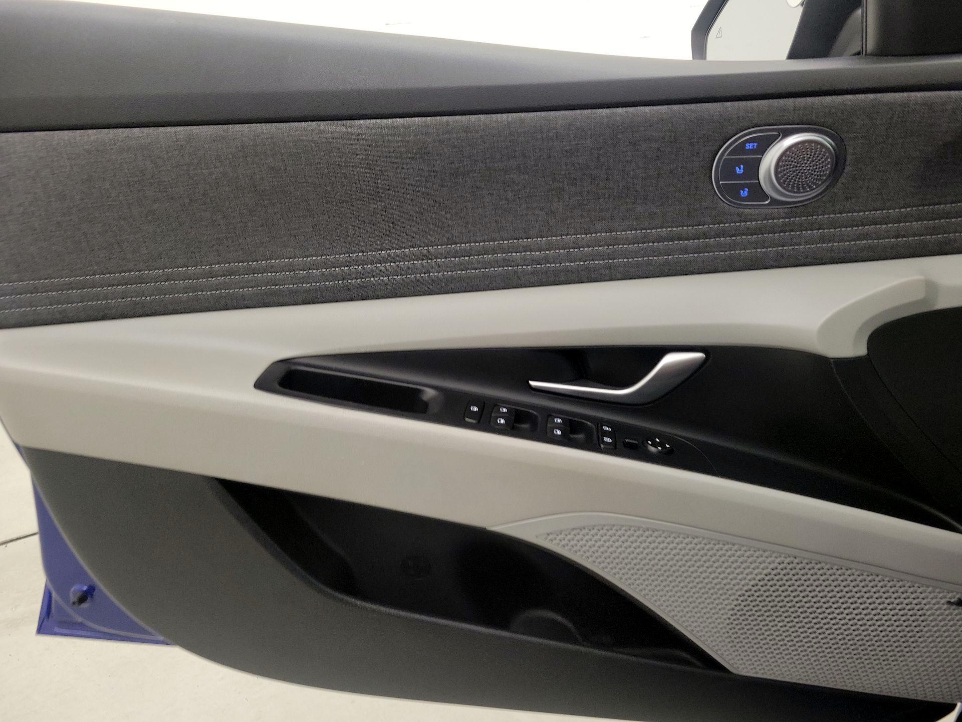 Thumbnail: 2023 Hyundai Elantra - 12