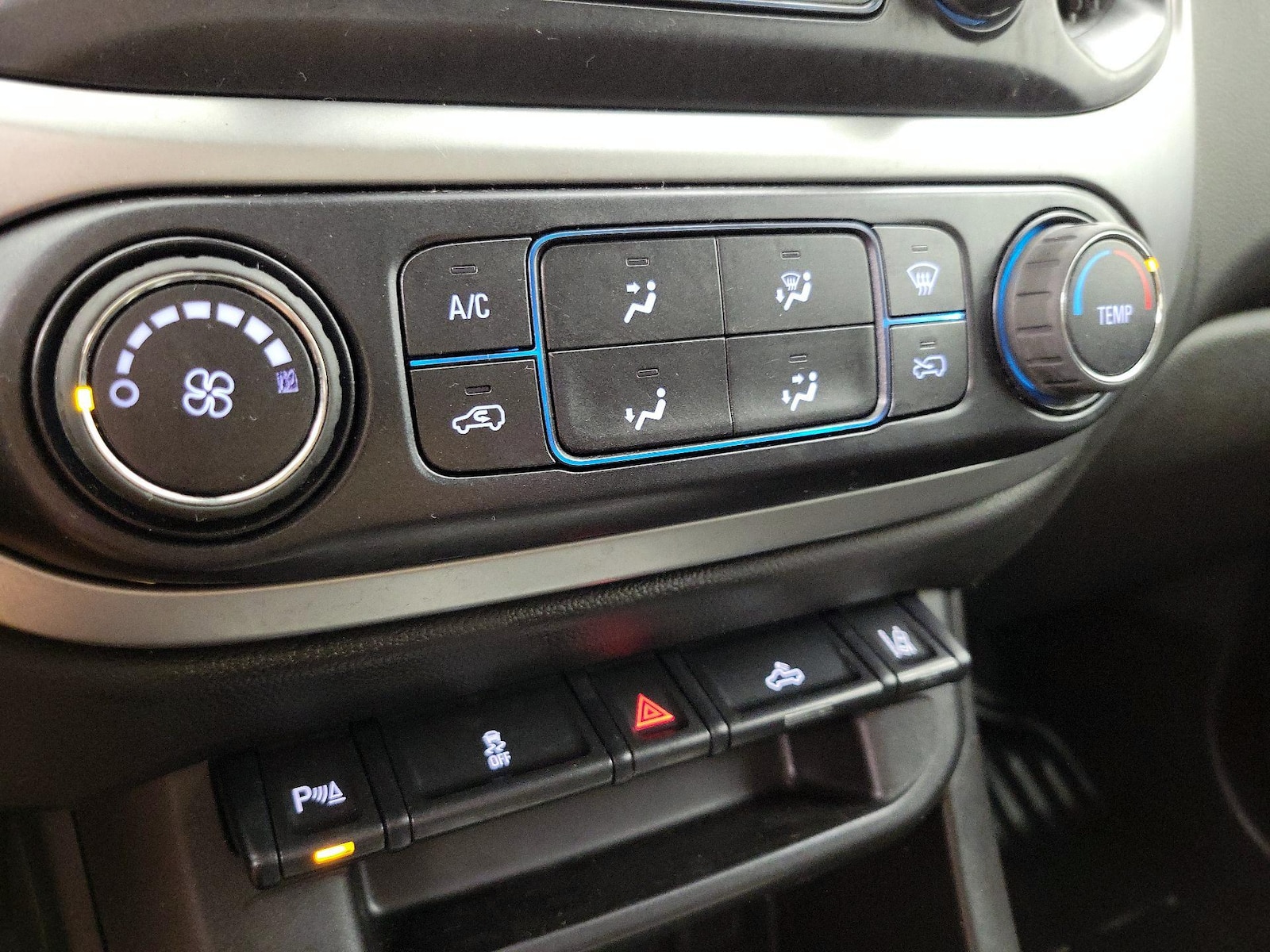 2022 Chevrolet Colorado LT - Photo 17