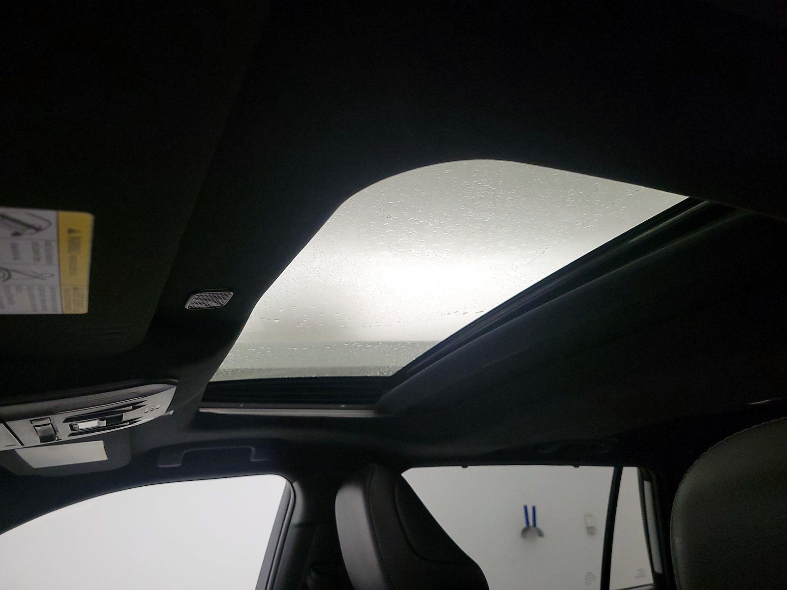 Sunroof(s) & Overhead Airbags