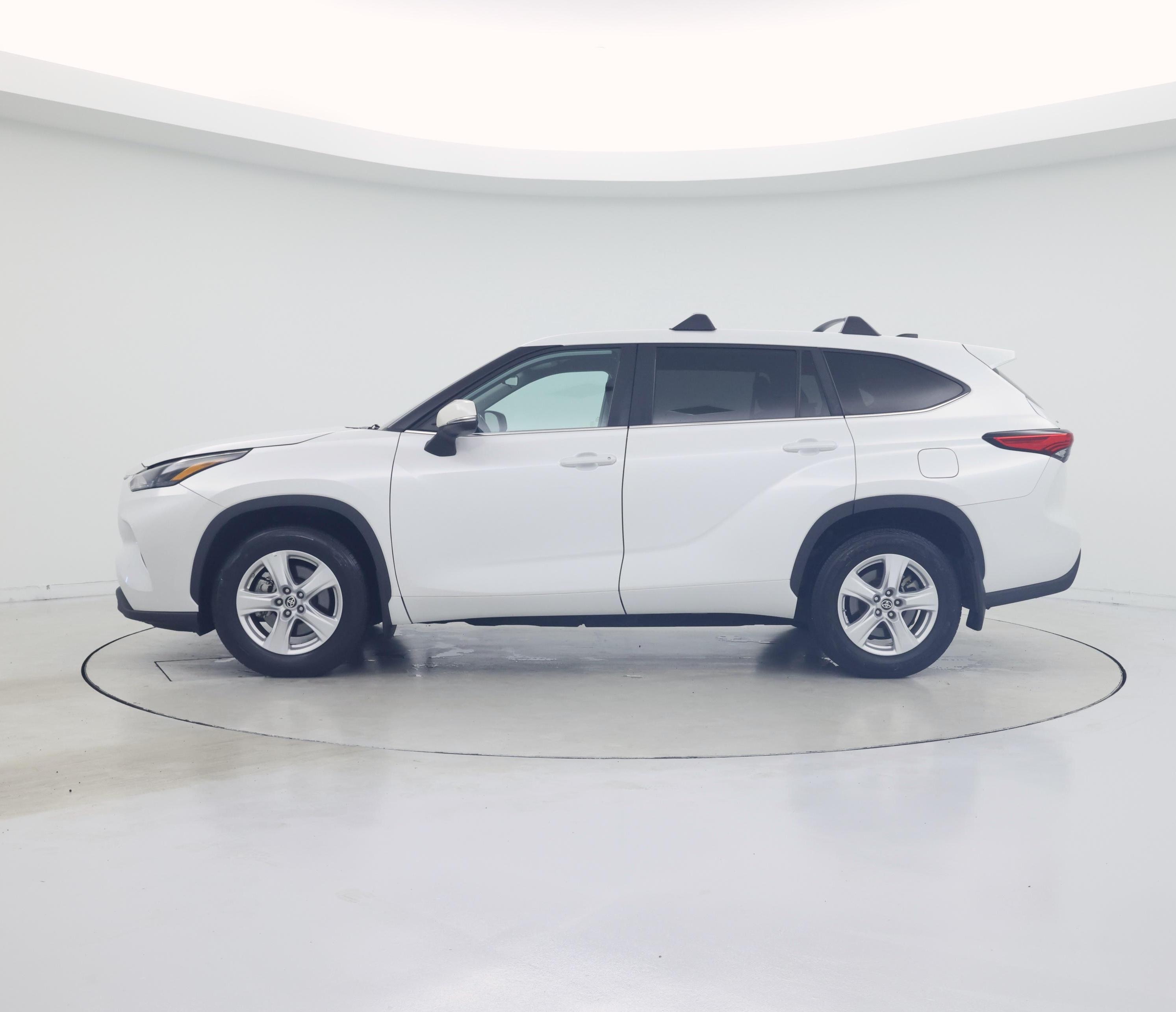 Thumbnail: 2023 Toyota Highlander - 3