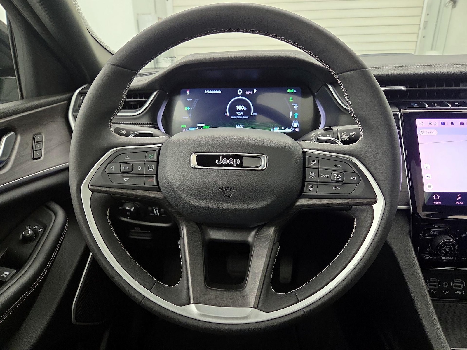 2024 Jeep Grand Cherokee Anniversary Edition 4xe - Photo 11