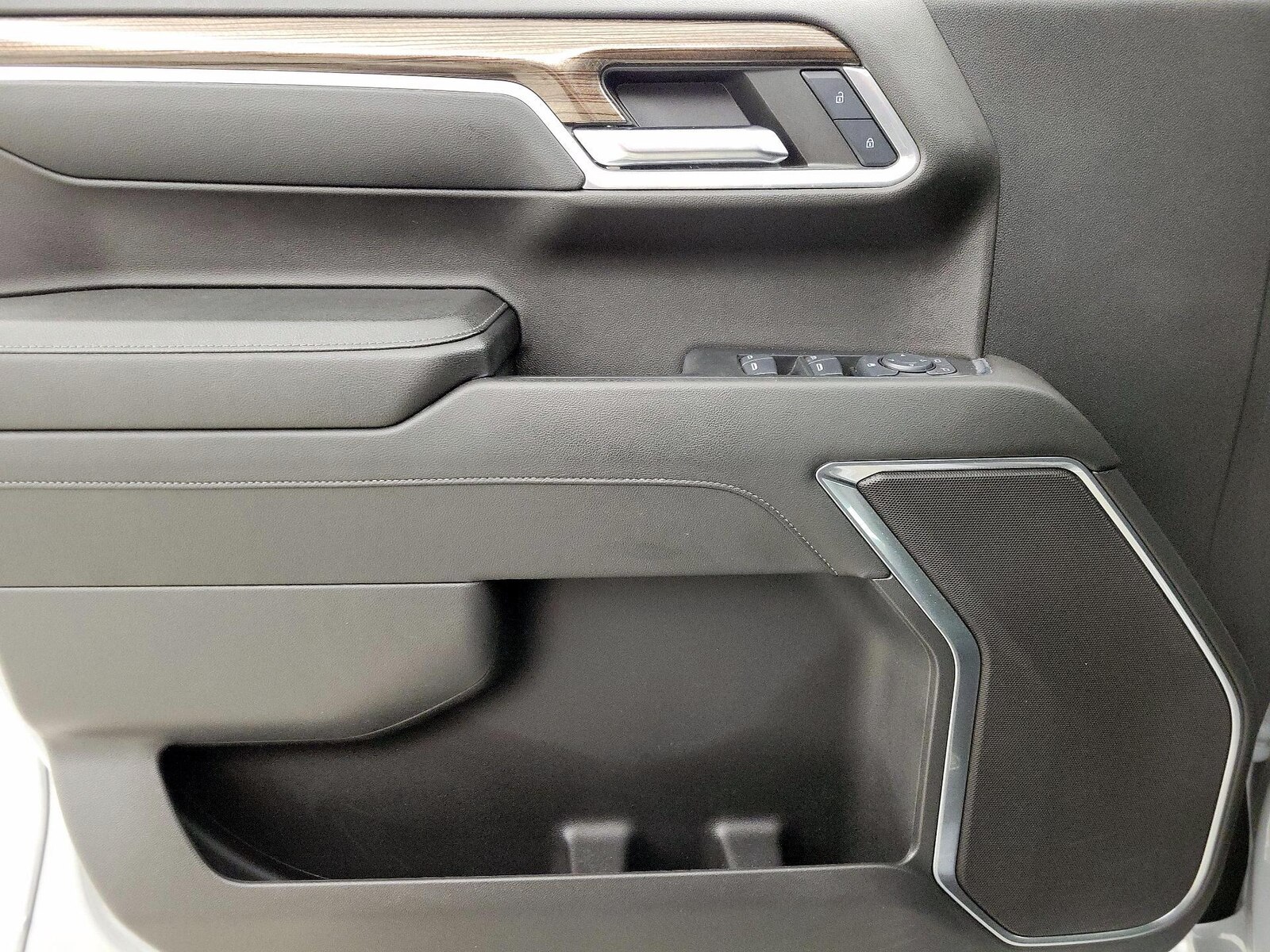 2024 Chevrolet Silverado 1500 LT - Photo 13