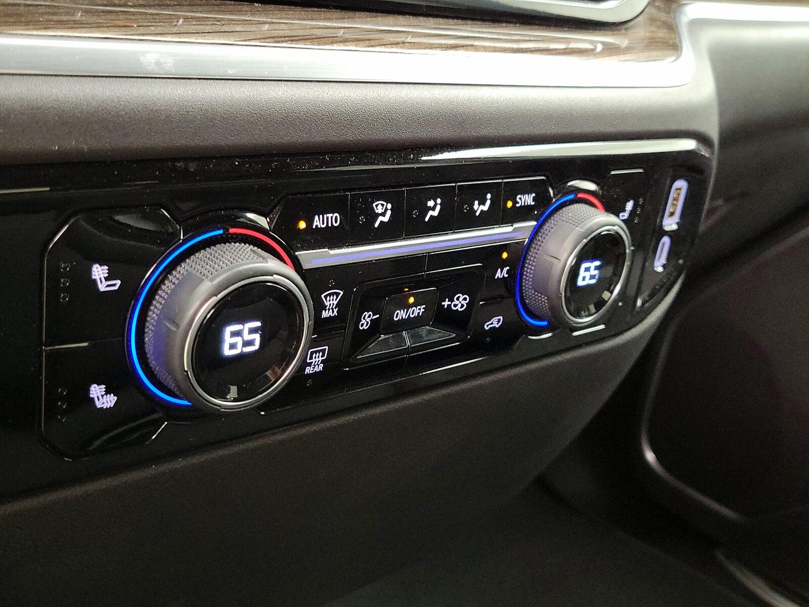 2024 Chevrolet Silverado 1500 LT - Photo 18