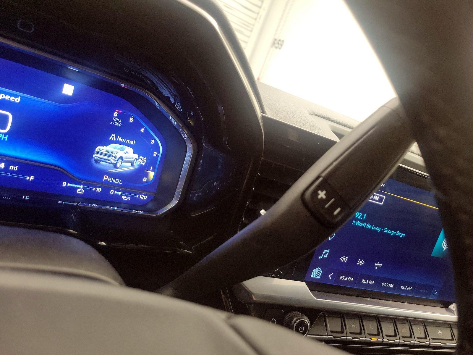 2023 Chevrolet Silverado 1500 LT - Photo 18