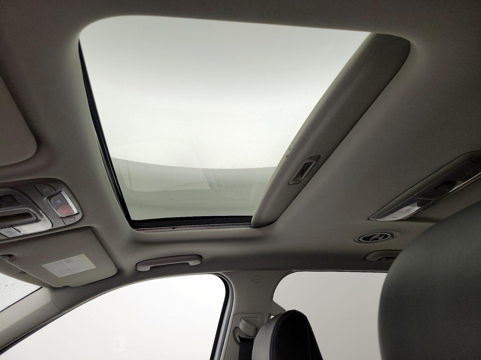 Sunroof(s) & Overhead Airbags