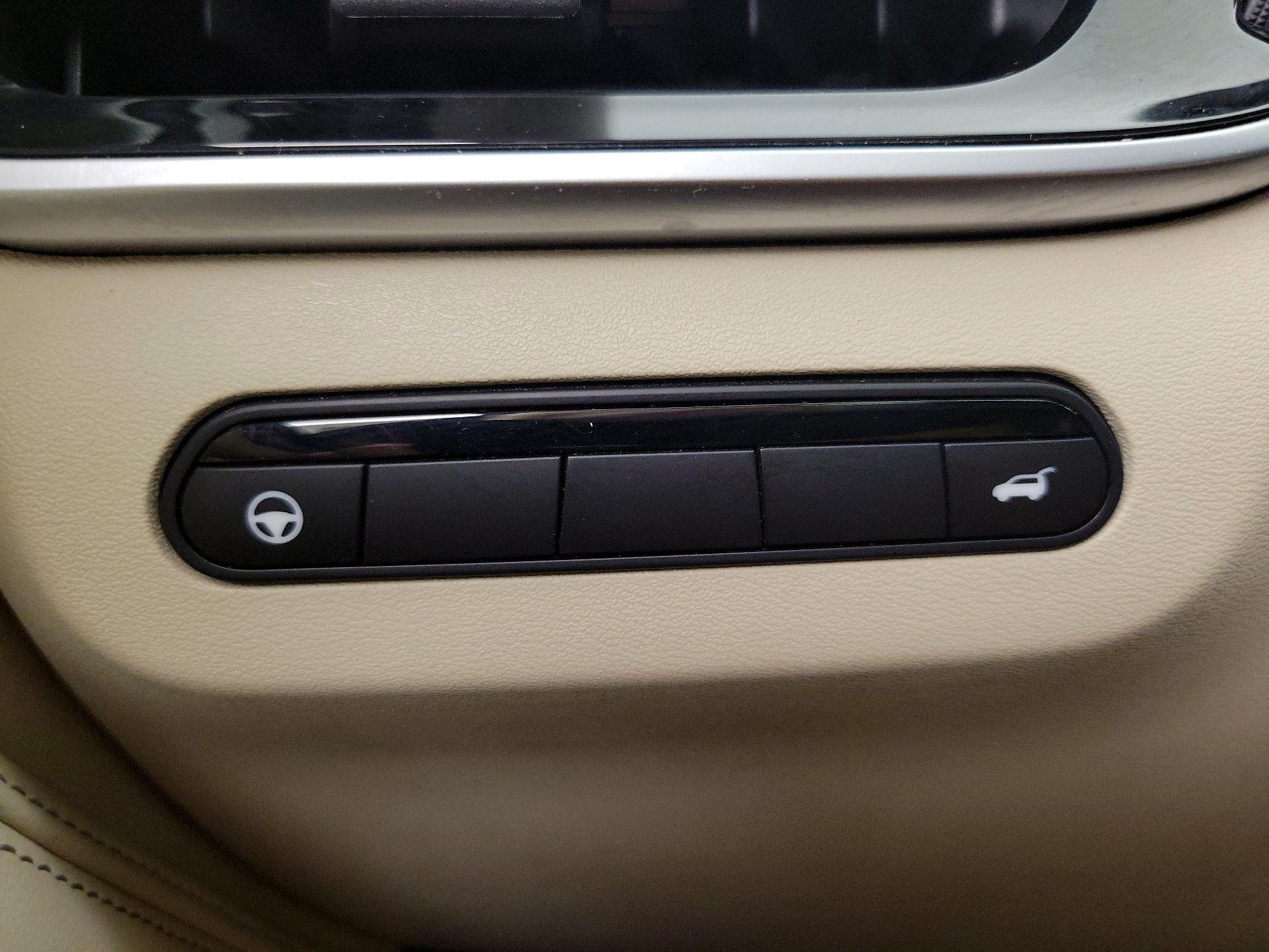 Thumbnail: 2022 INFINITI QX60 - 13