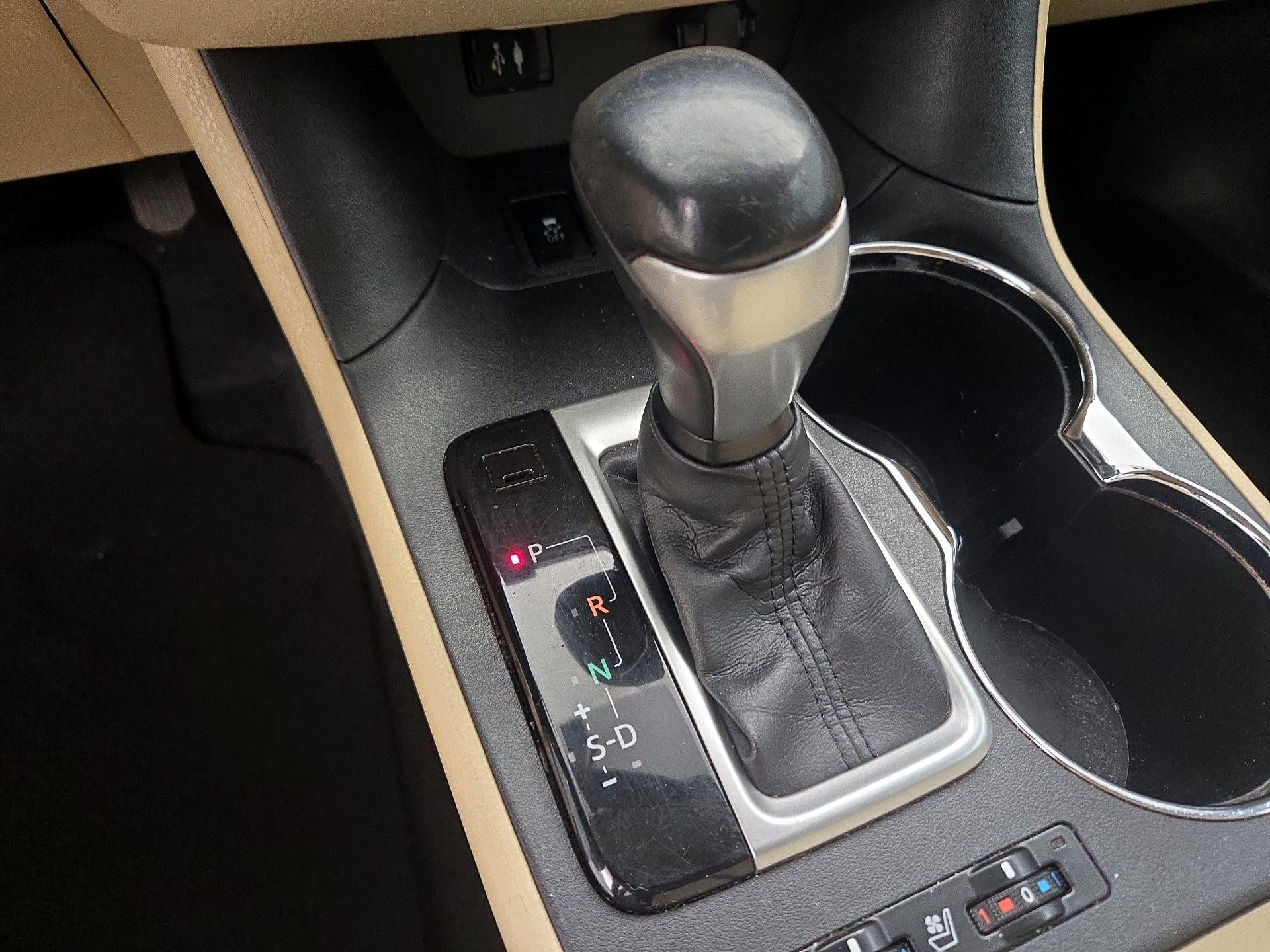 Thumbnail: 2016 Toyota Highlander - 16