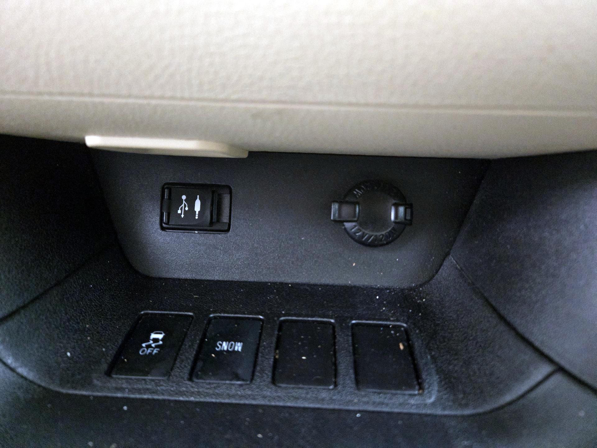 Thumbnail: 2016 Toyota Highlander - 17