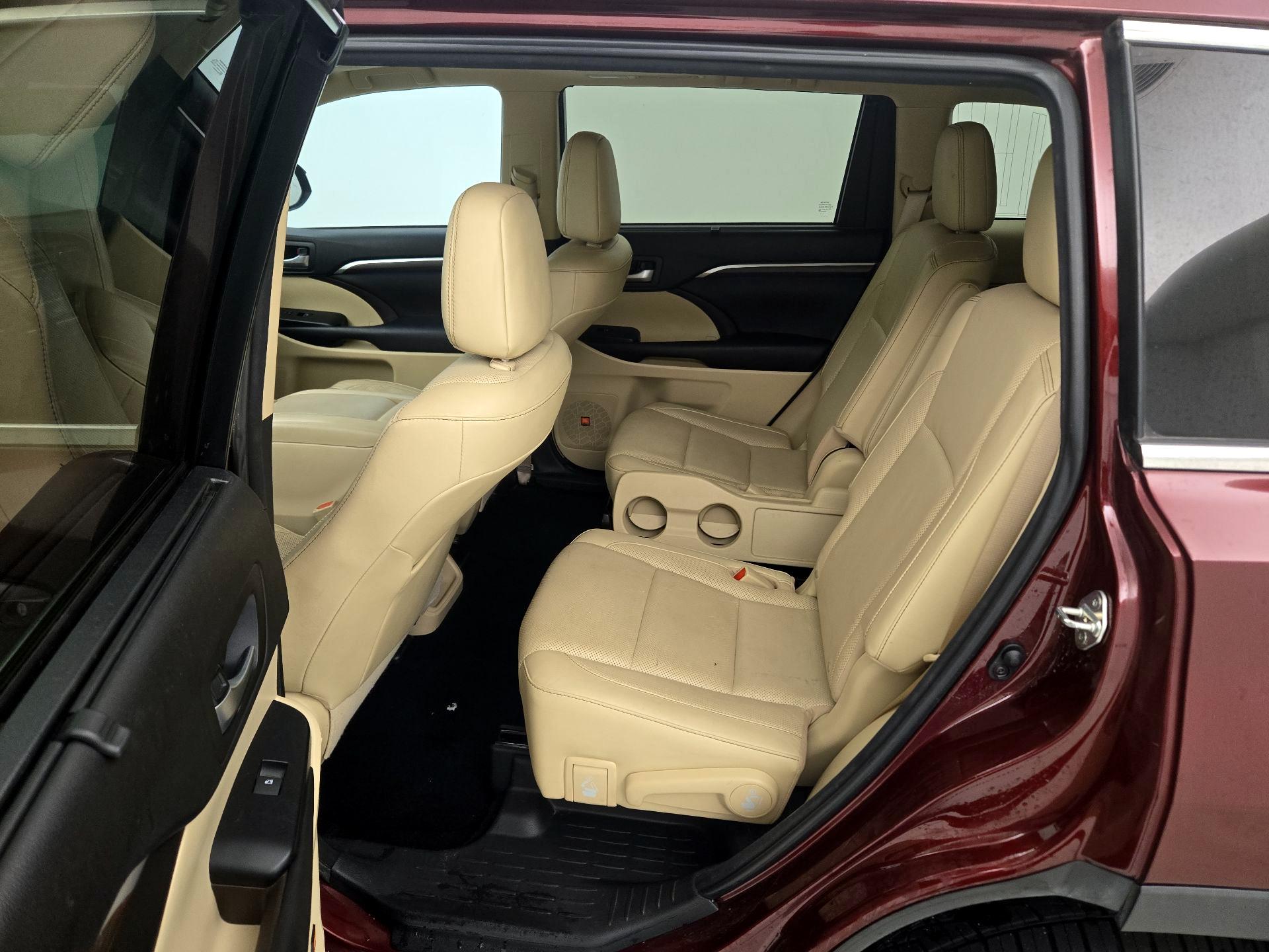 Thumbnail: 2016 Toyota Highlander - 19
