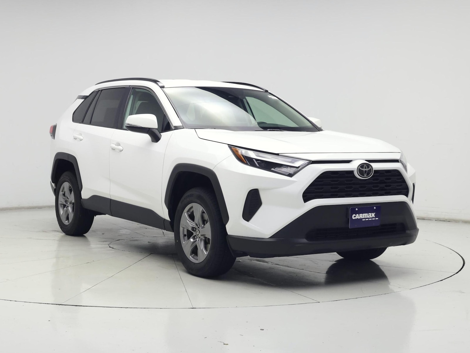 2025 Toyota RAV4 XLE - Photo 2