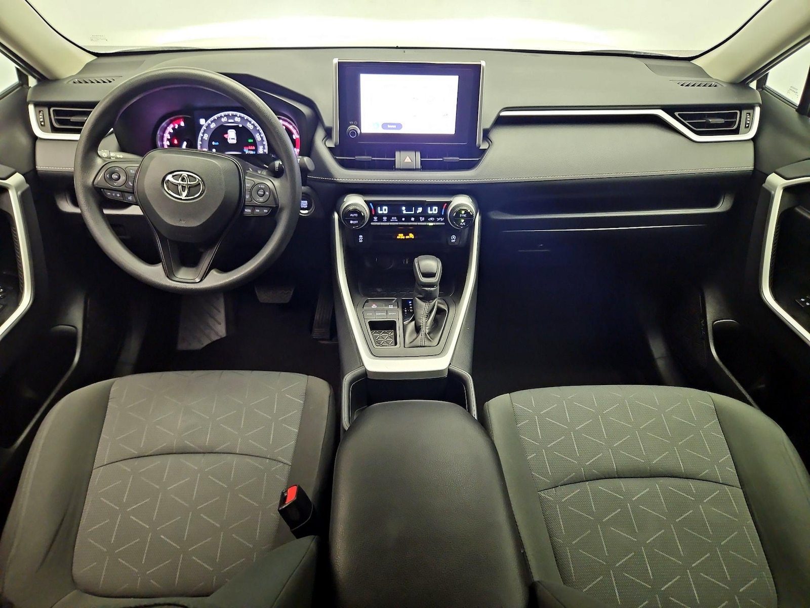 2025 Toyota RAV4 XLE - Photo 10