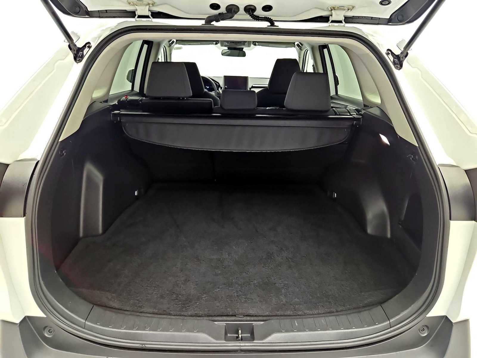 2025 Toyota RAV4 XLE - Photo 19