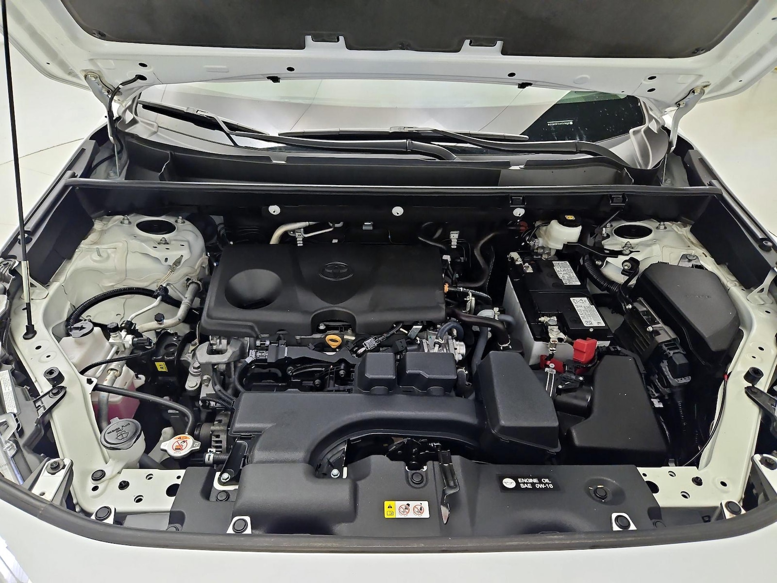 2025 Toyota RAV4 XLE - Photo 20
