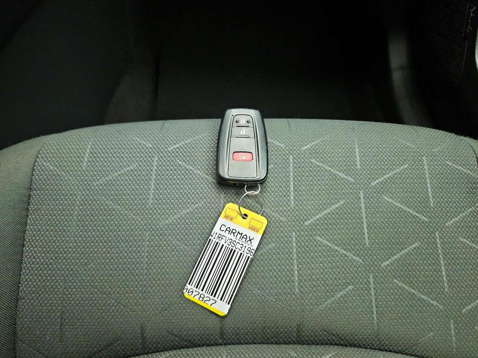 2025 Toyota RAV4 XLE - Photo 21