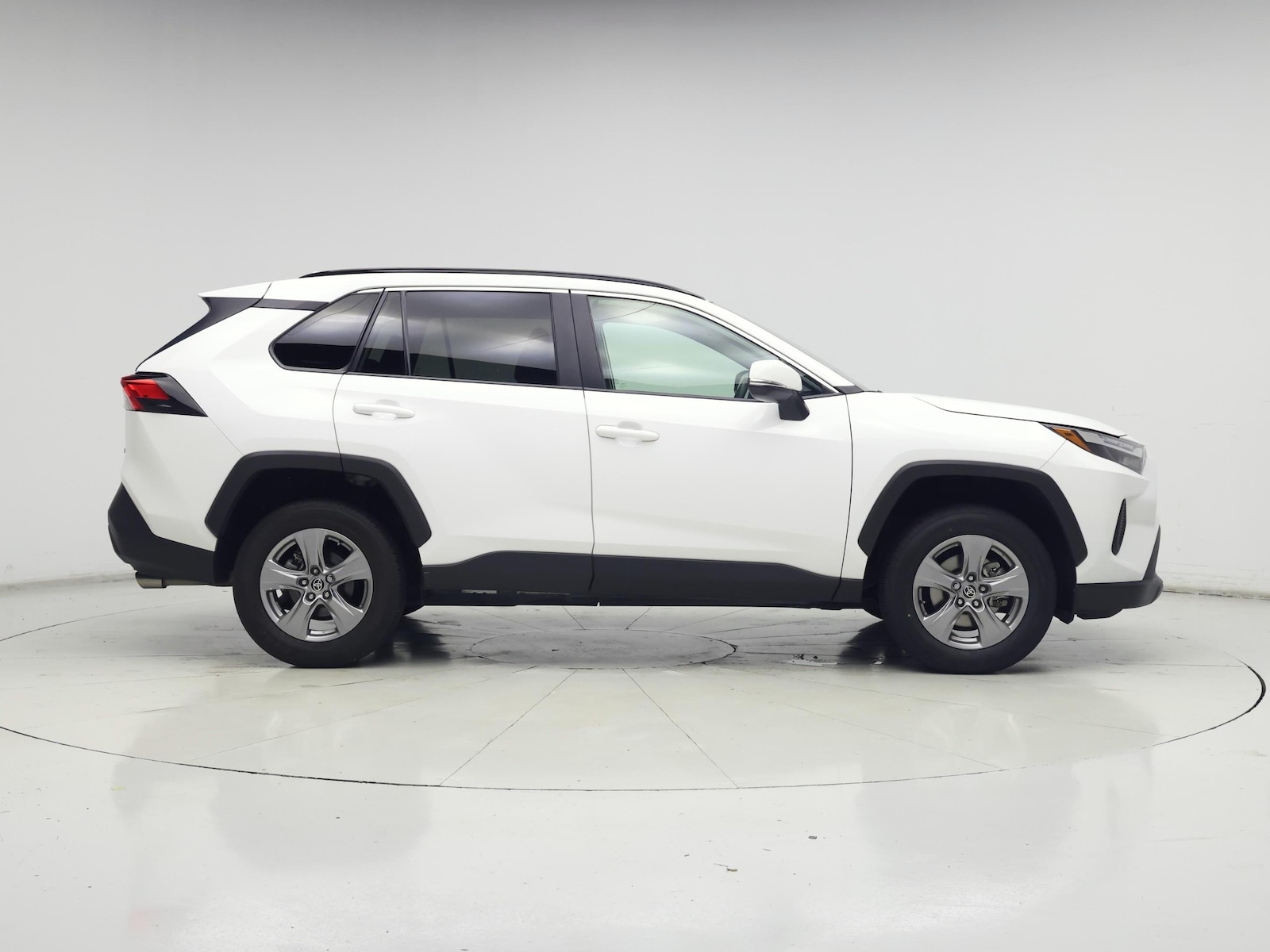 2025 Toyota RAV4 XLE - Photo 8