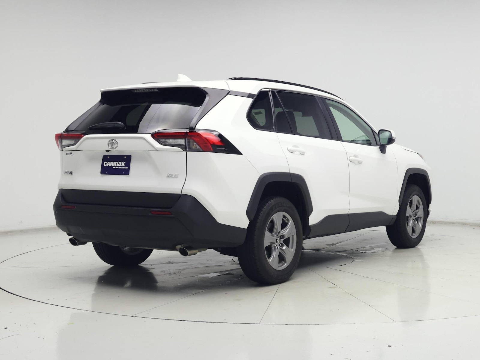 2025 Toyota RAV4 XLE - Photo 9