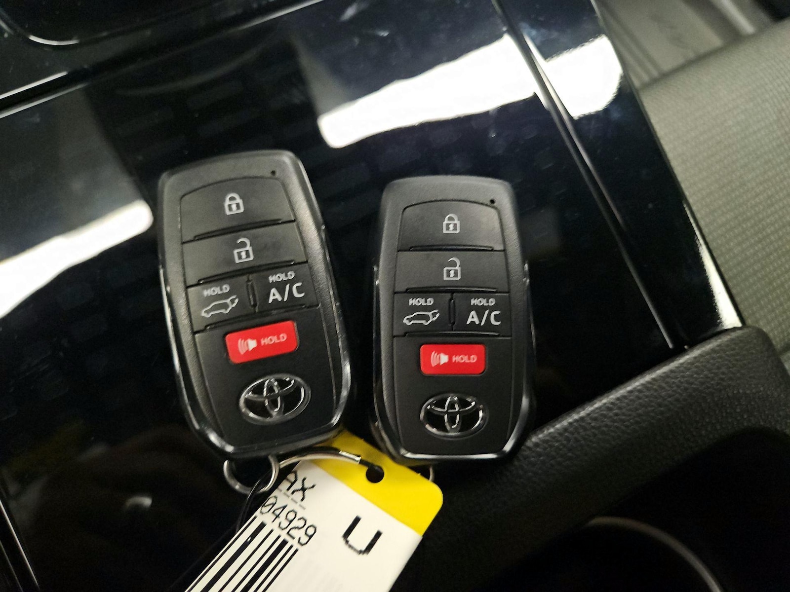2024 Toyota bZ4X XLE - Photo 24