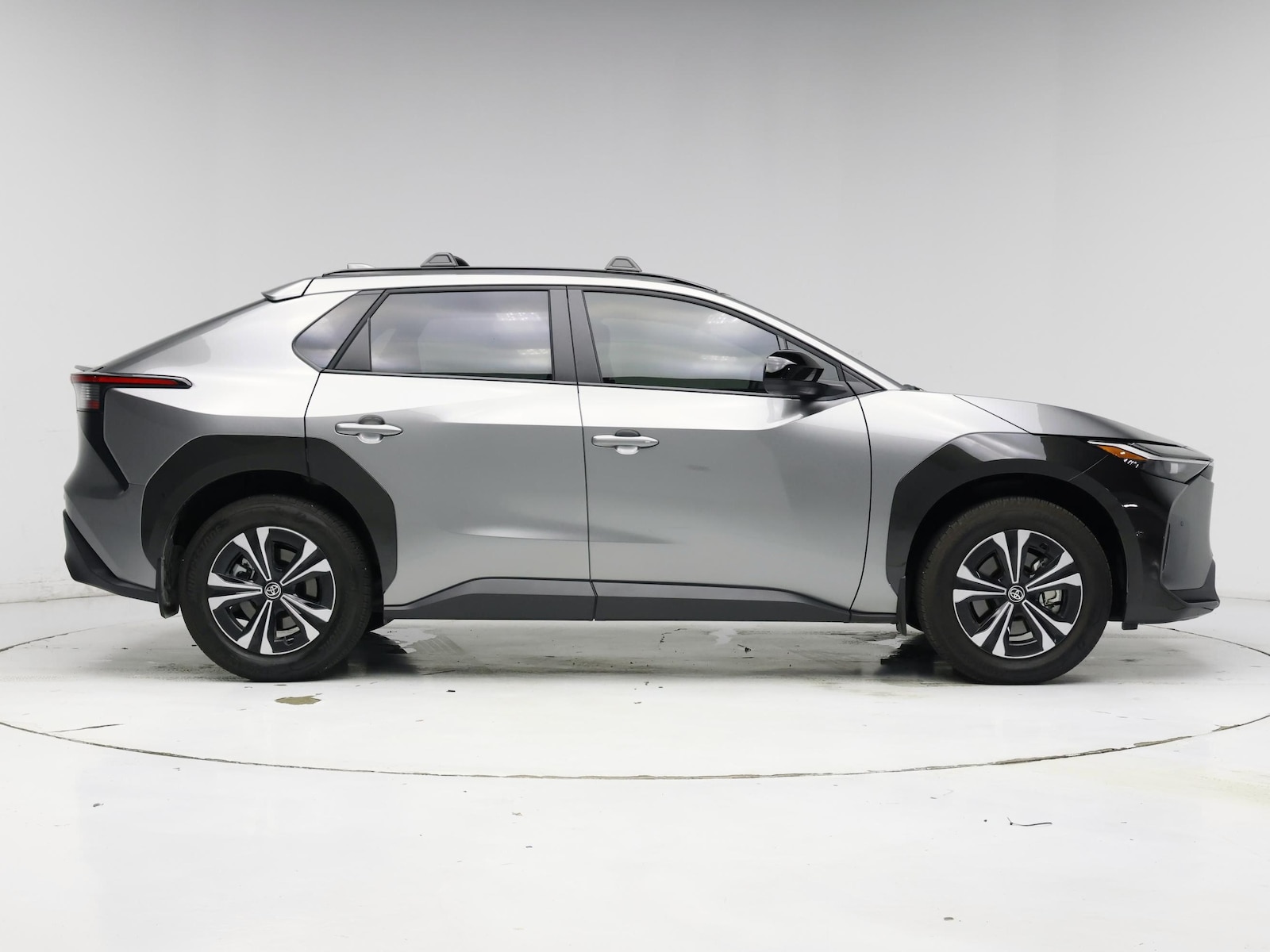 2024 Toyota bZ4X XLE - Photo 8