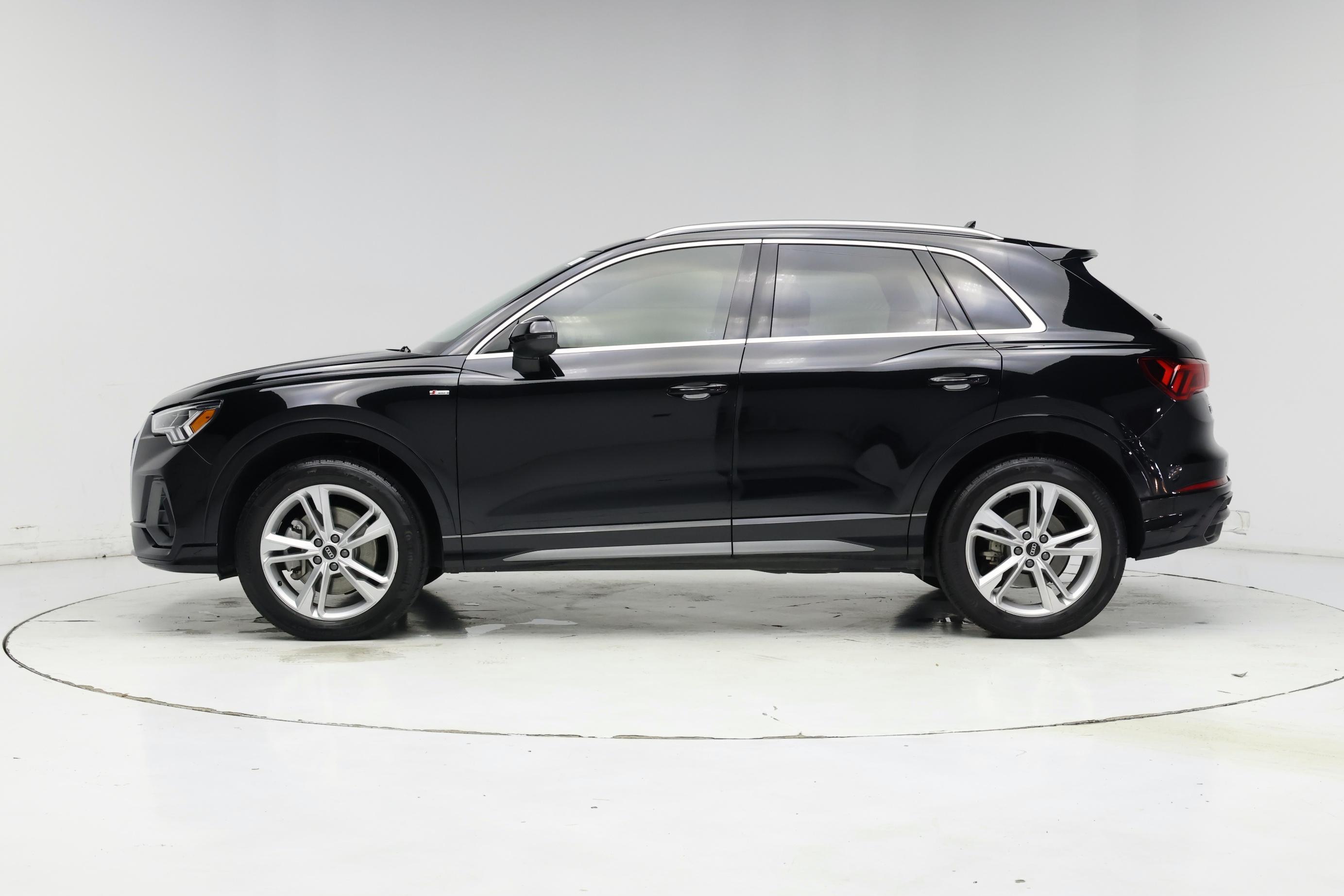 Thumbnail: 2021 Audi Q3 - 3