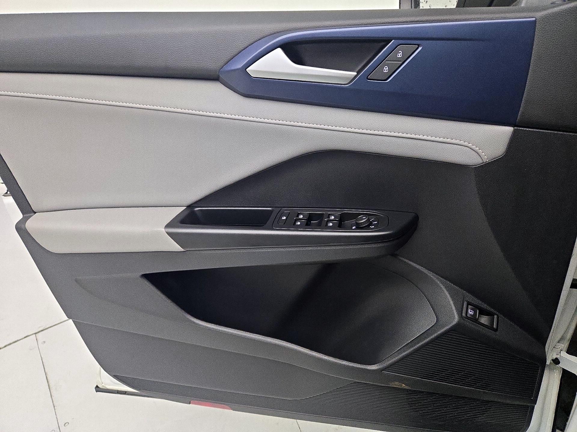 Thumbnail: 2023 Volkswagen Taos - 12