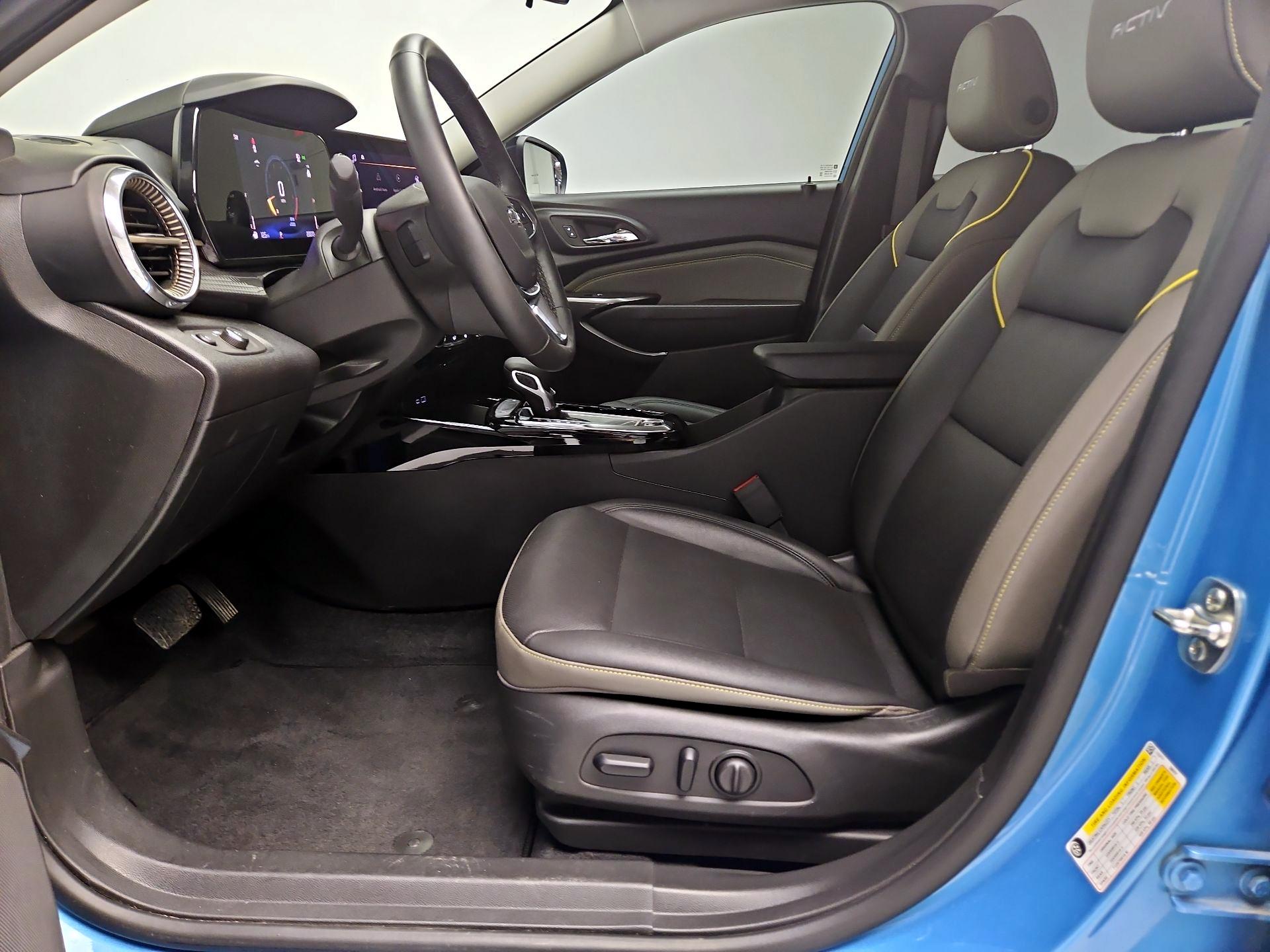 Thumbnail: 2025 Chevrolet Trax - 11