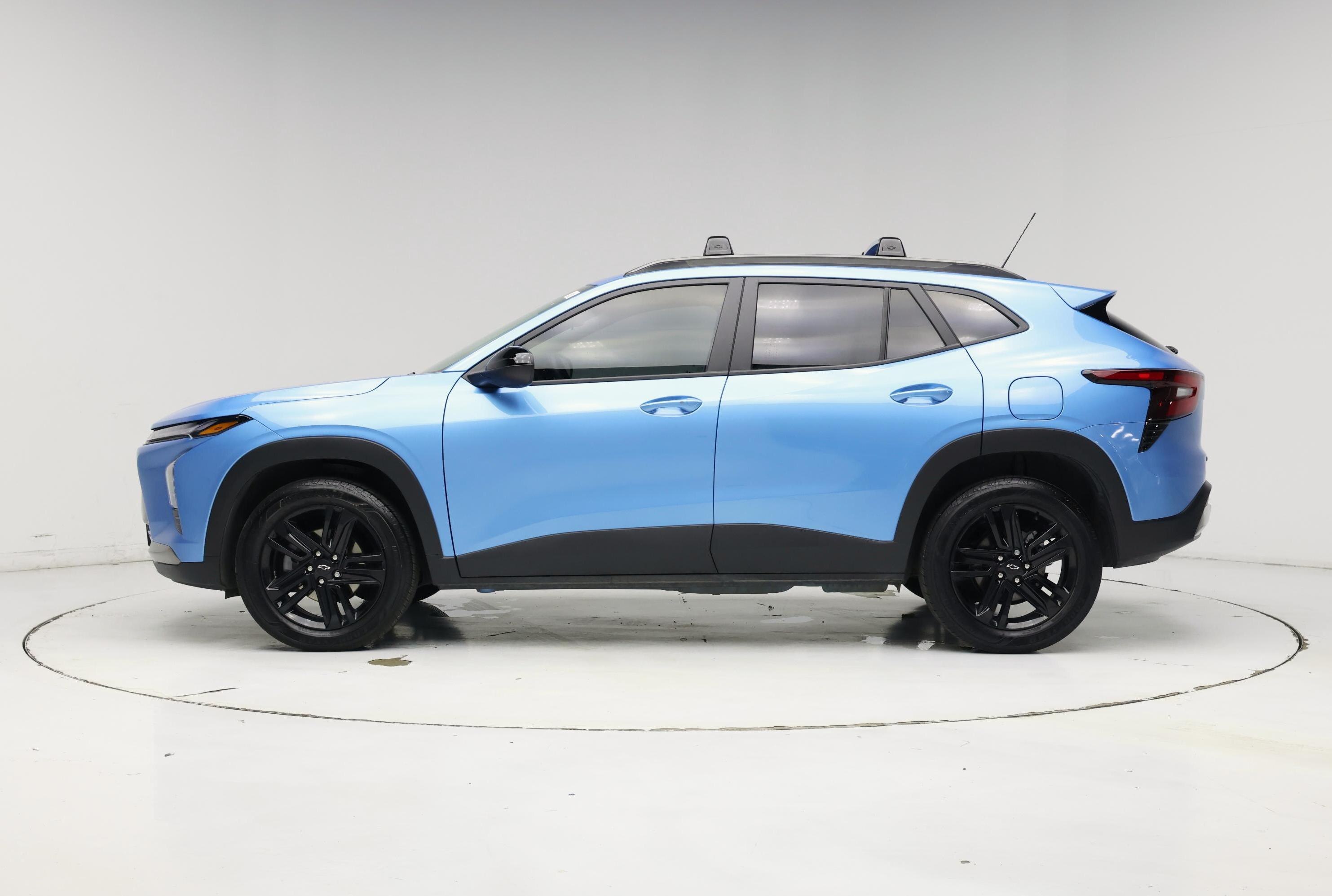 Thumbnail: 2025 Chevrolet Trax - 3