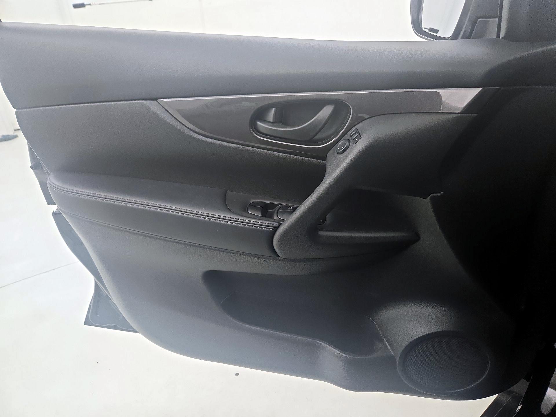 Thumbnail: 2019 Nissan Rogue - 12