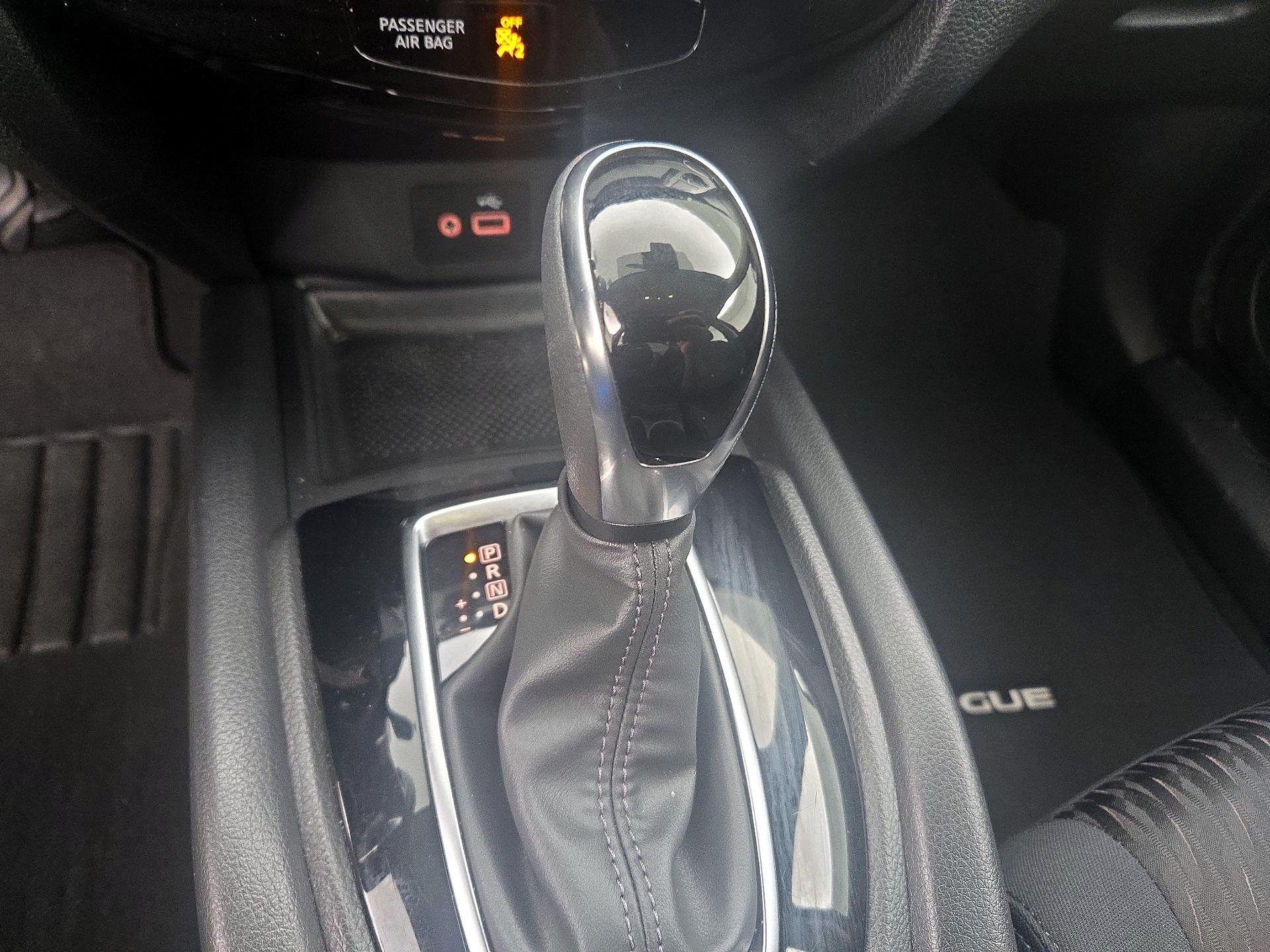 Thumbnail: 2019 Nissan Rogue - 17