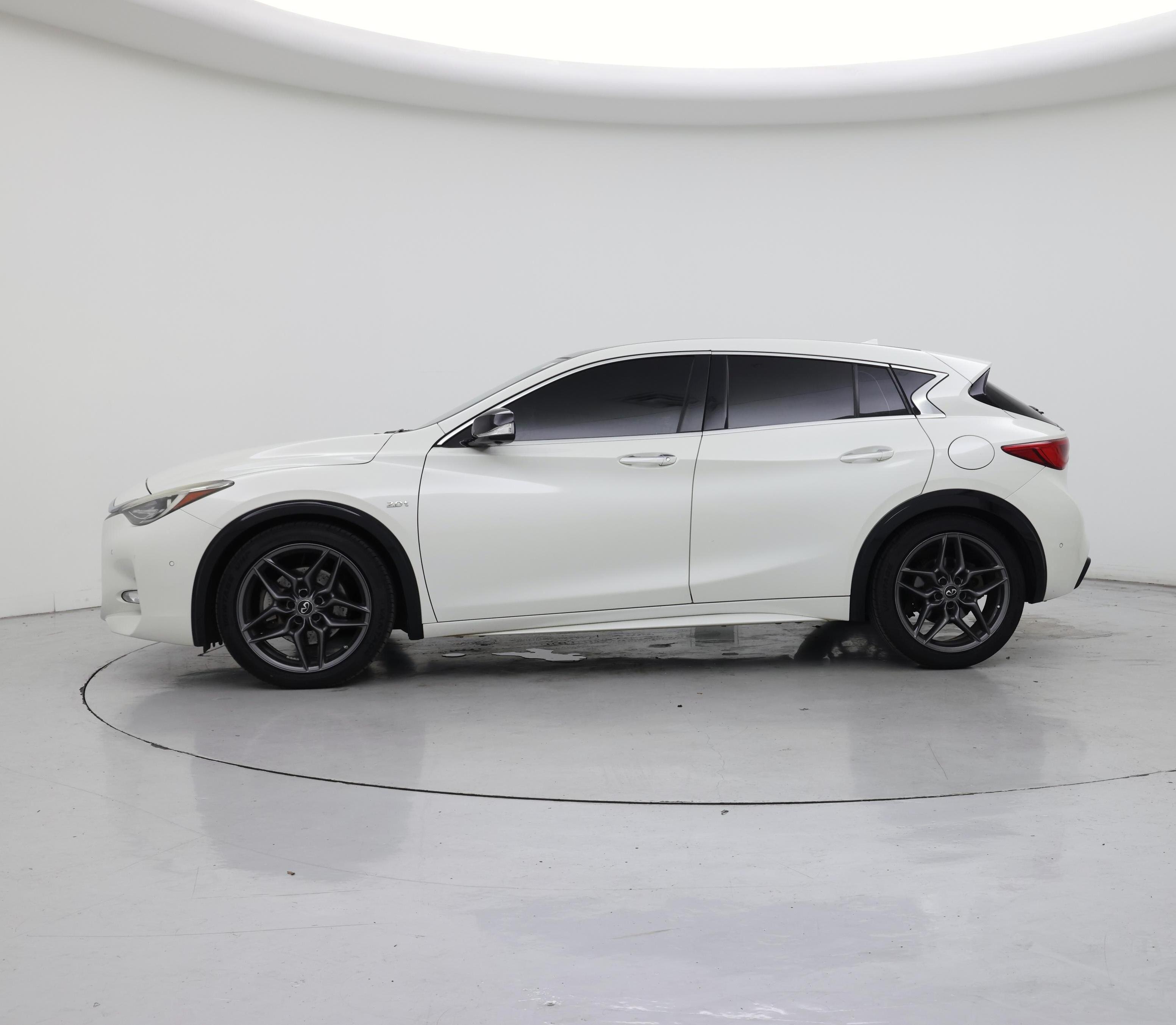 Thumbnail: 2018 INFINITI QX30 - 3