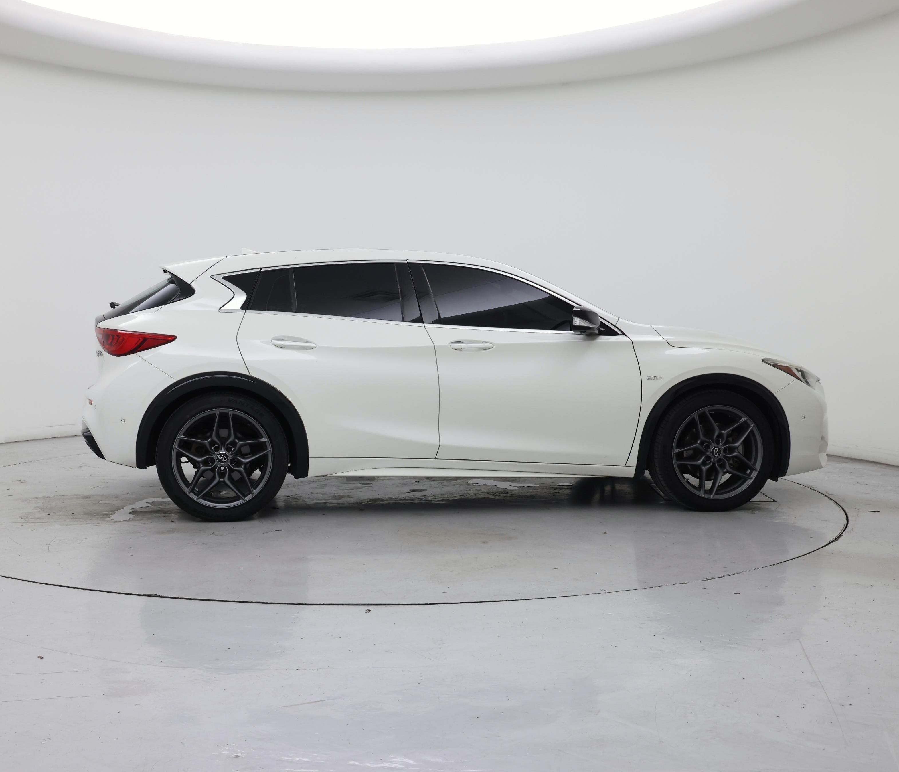 Thumbnail: 2018 INFINITI QX30 - 7