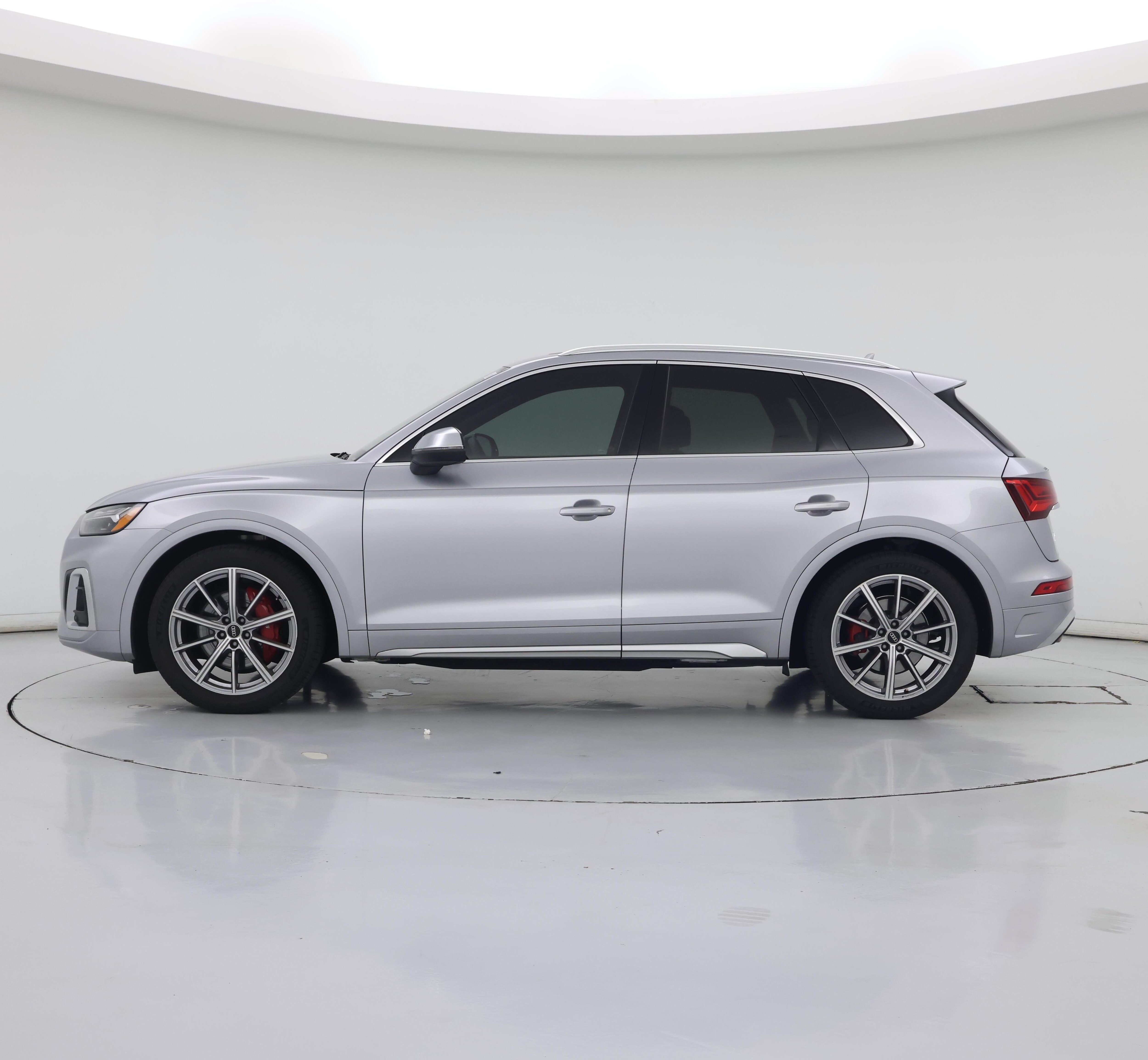 Thumbnail: 2023 Audi SQ5 - 3