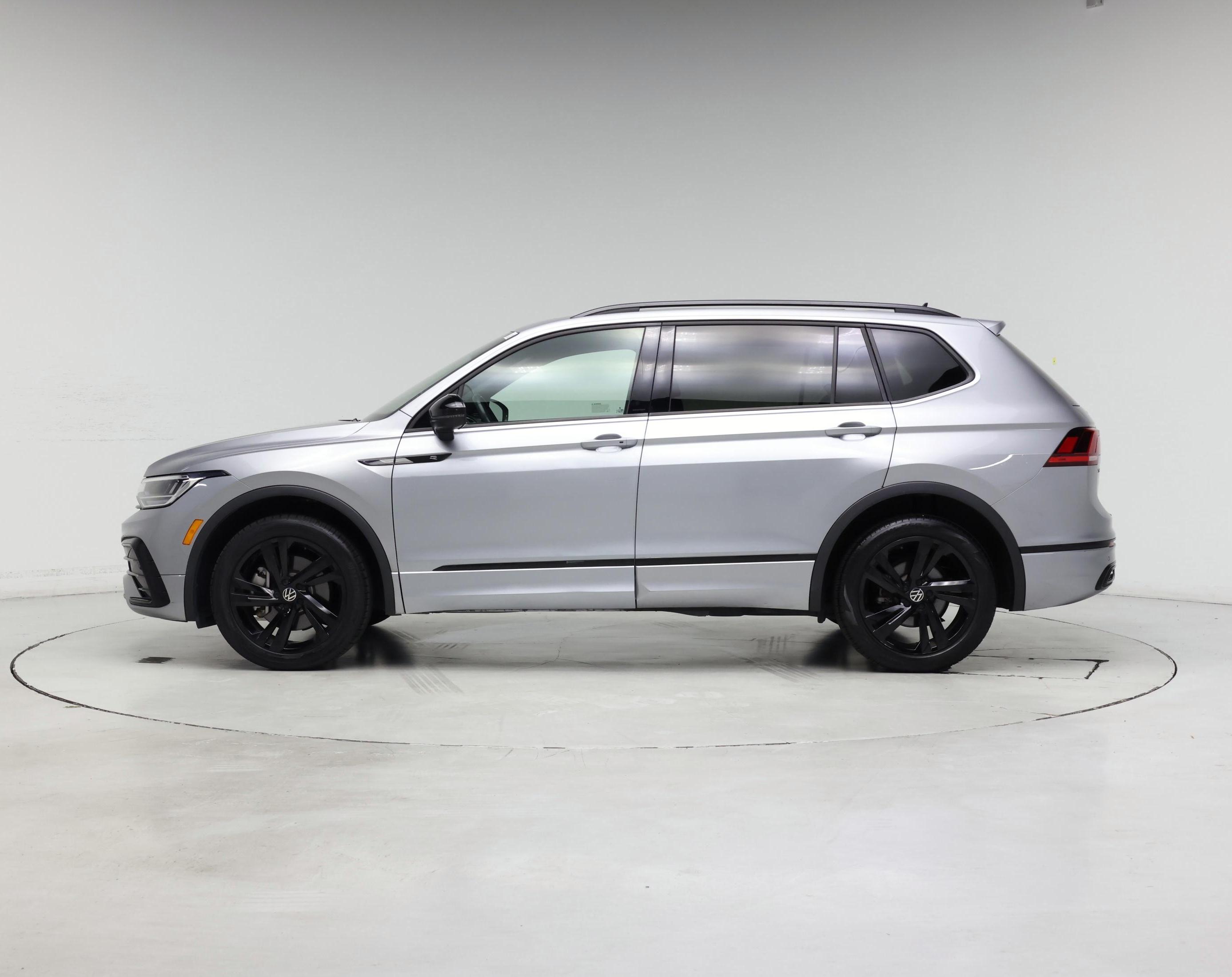 Thumbnail: 2023 Volkswagen Tiguan - 3