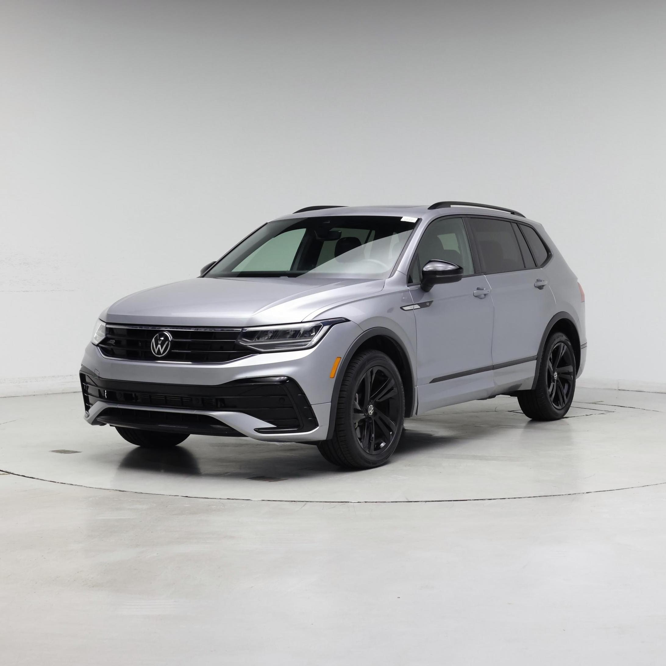 Thumbnail: 2023 Volkswagen Tiguan - 4