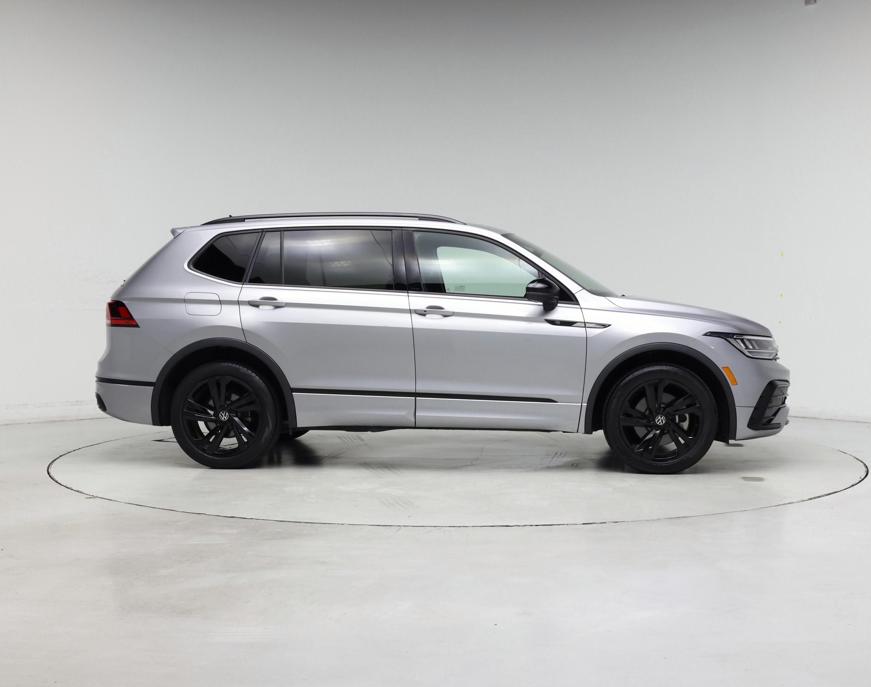 Thumbnail: 2023 Volkswagen Tiguan - 7
