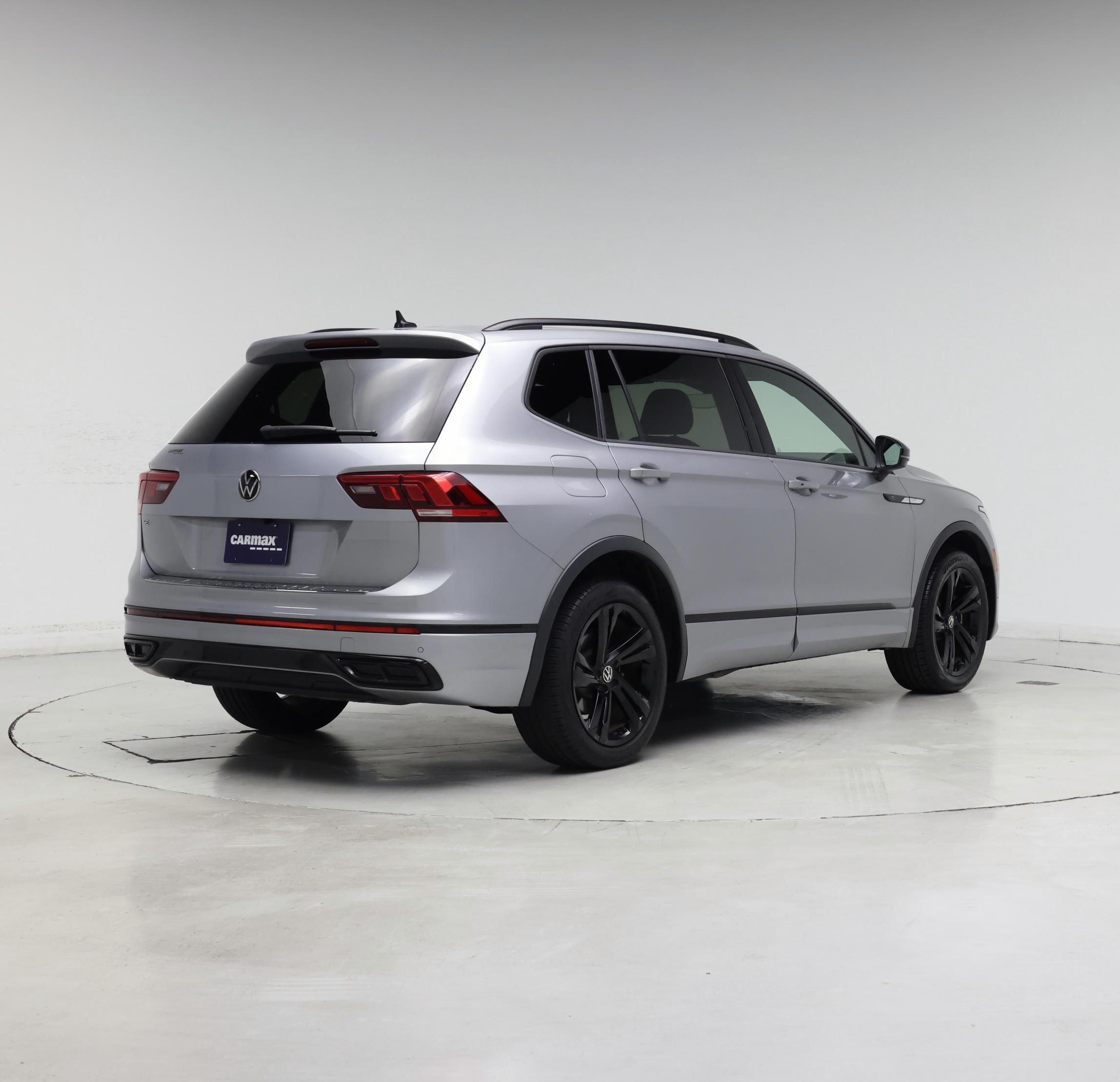 Thumbnail: 2023 Volkswagen Tiguan - 8