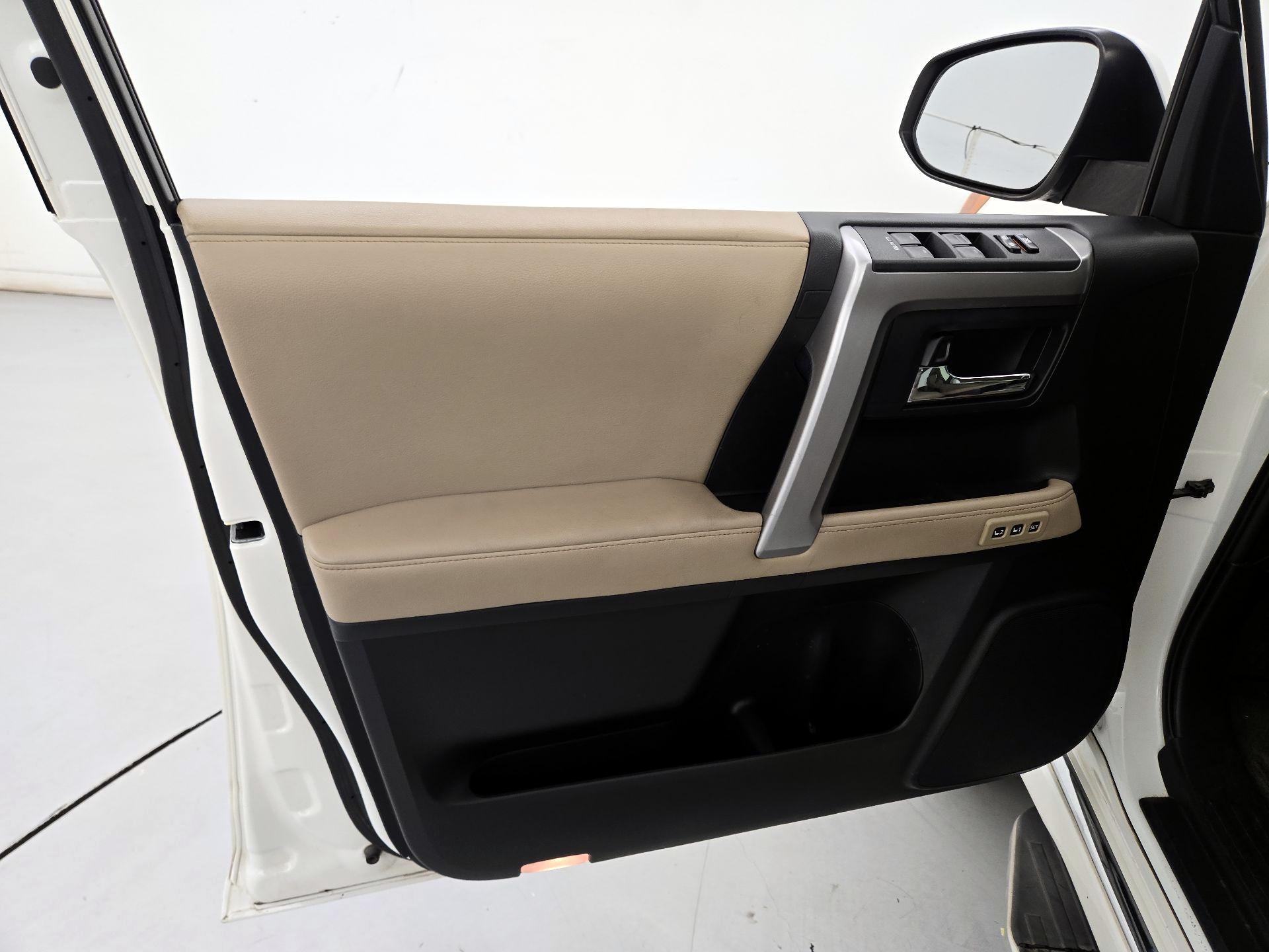 Thumbnail: 2016 Toyota 4Runner - 12