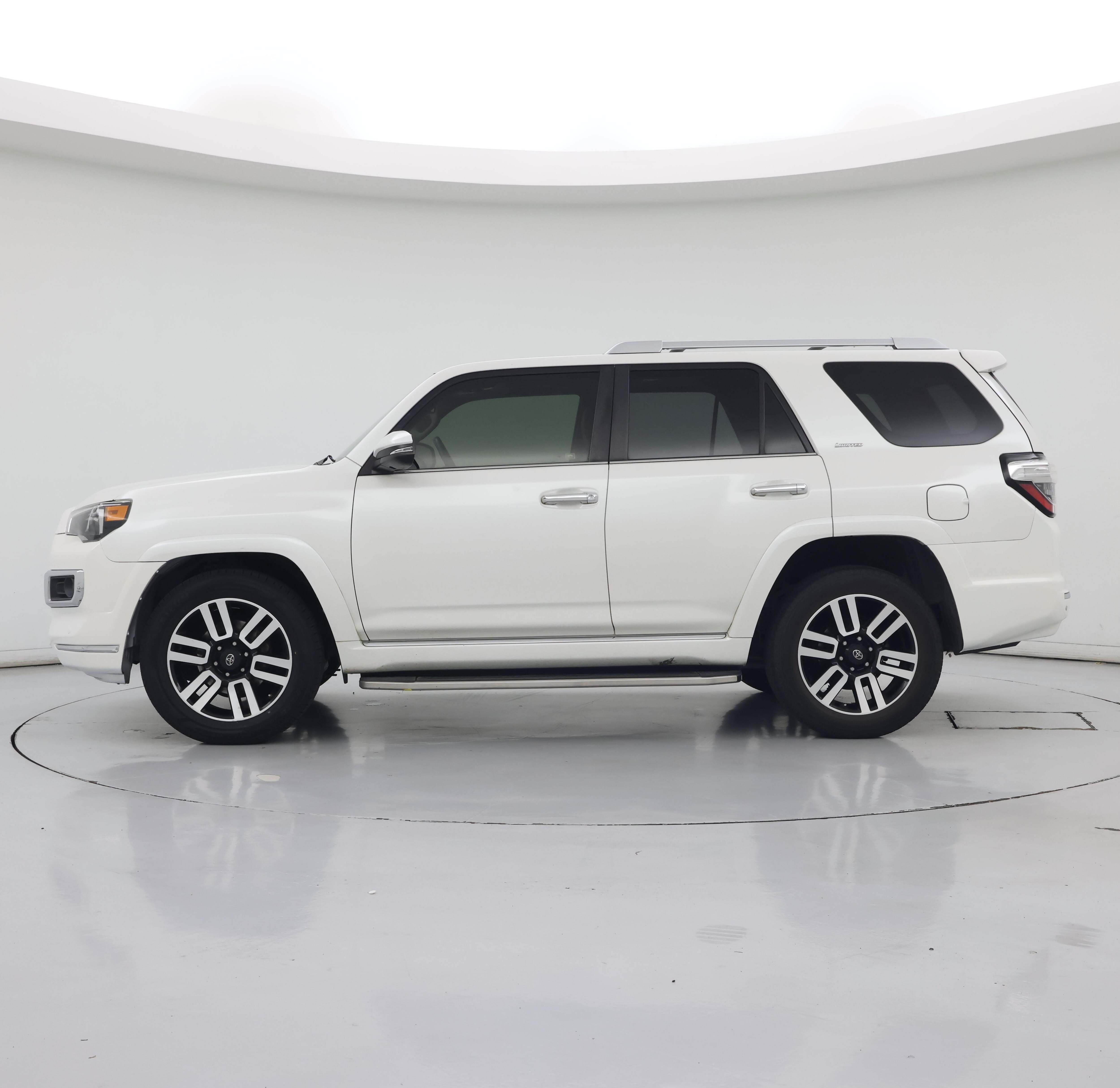 Thumbnail: 2016 Toyota 4Runner - 3