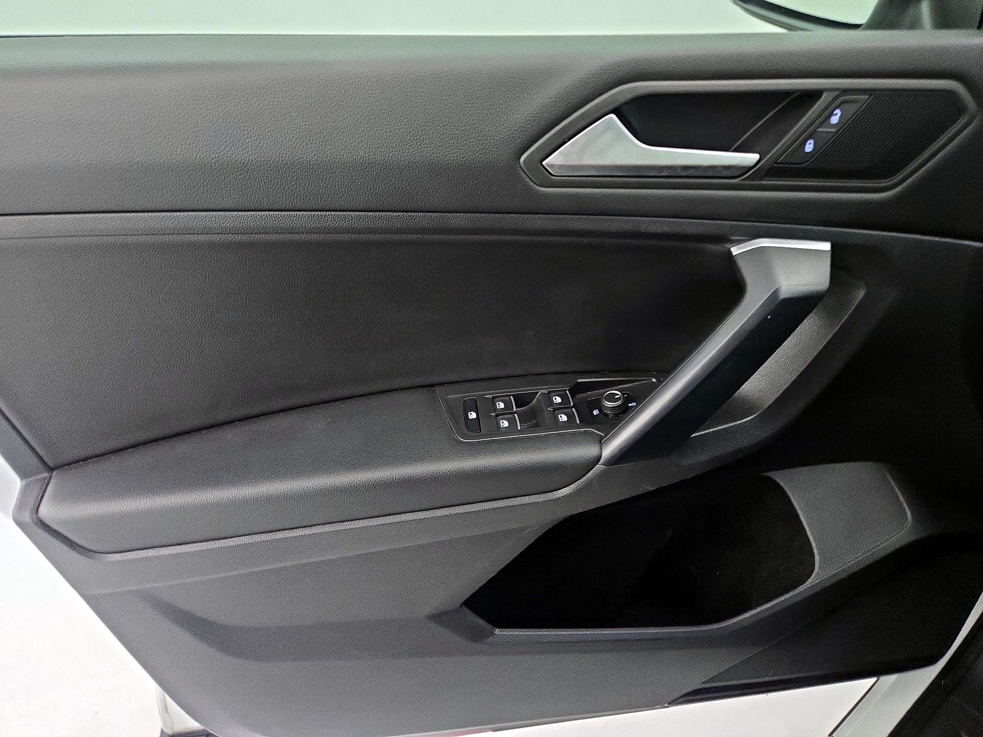 Thumbnail: 2021 Volkswagen Tiguan - 12