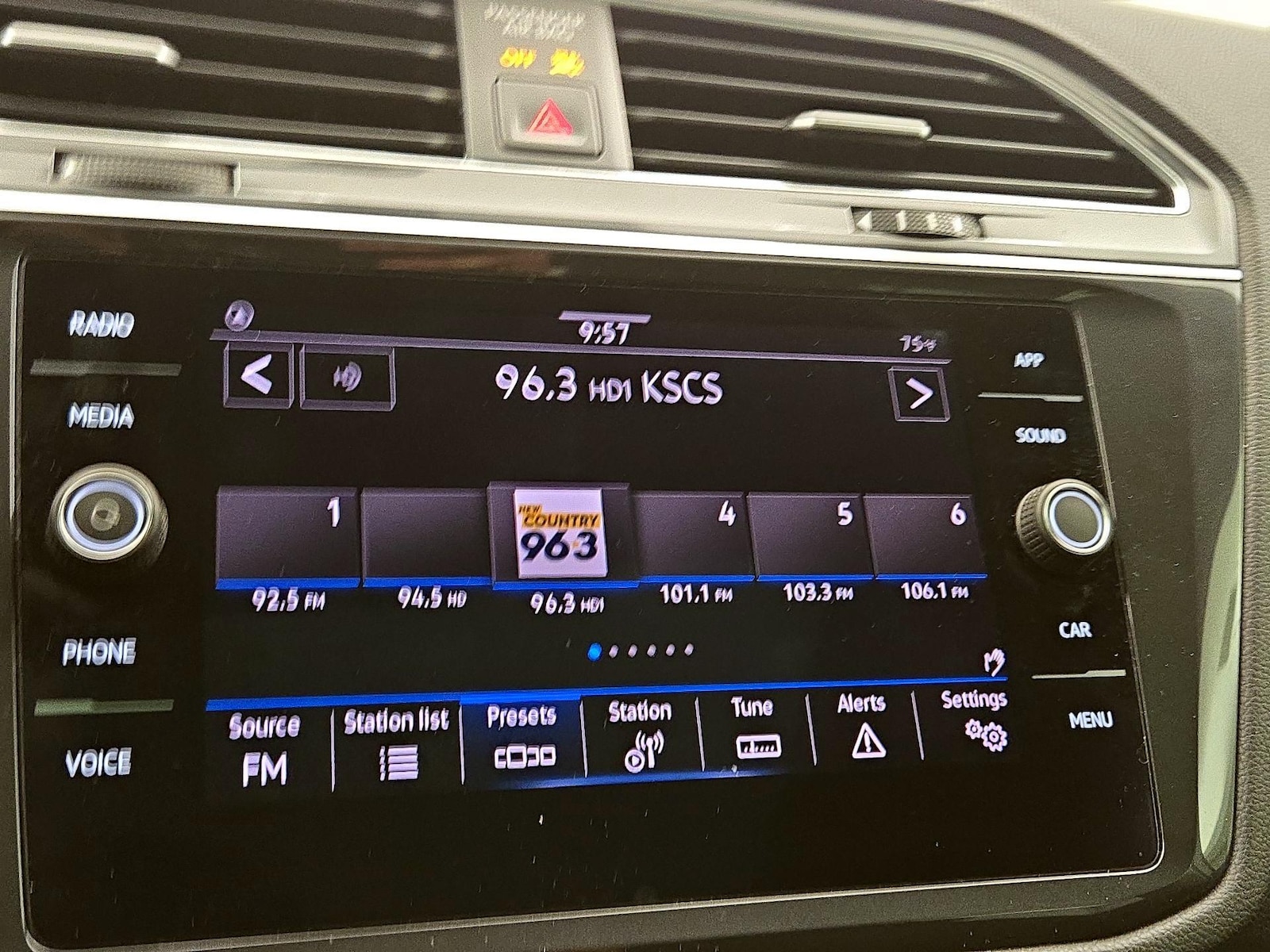 2021 Volkswagen Tiguan SE - Photo 16