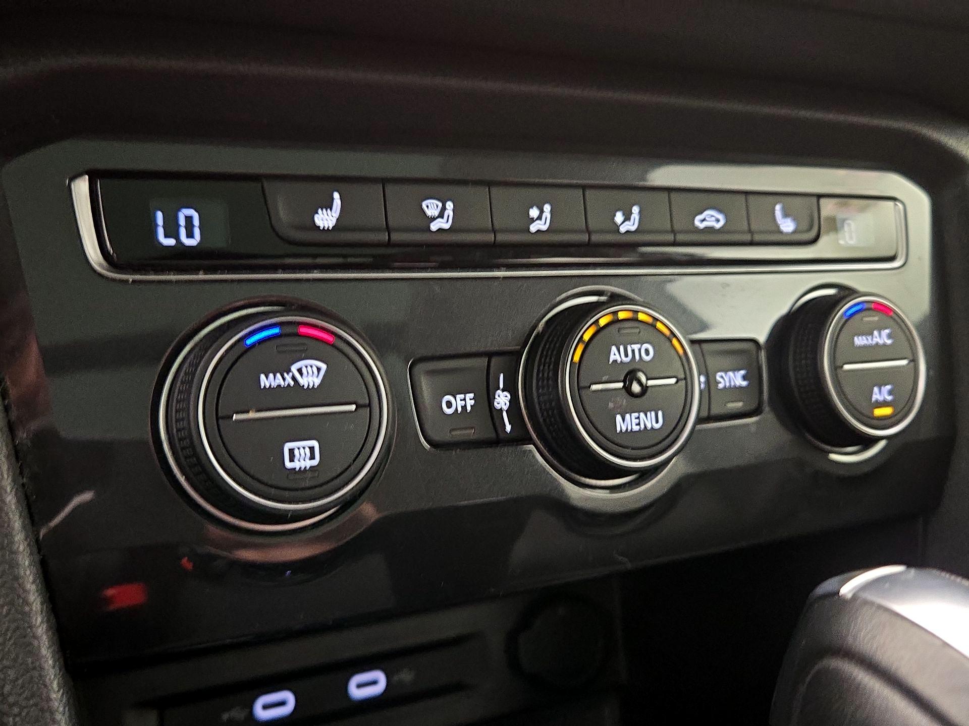 Thumbnail: 2021 Volkswagen Tiguan - 16