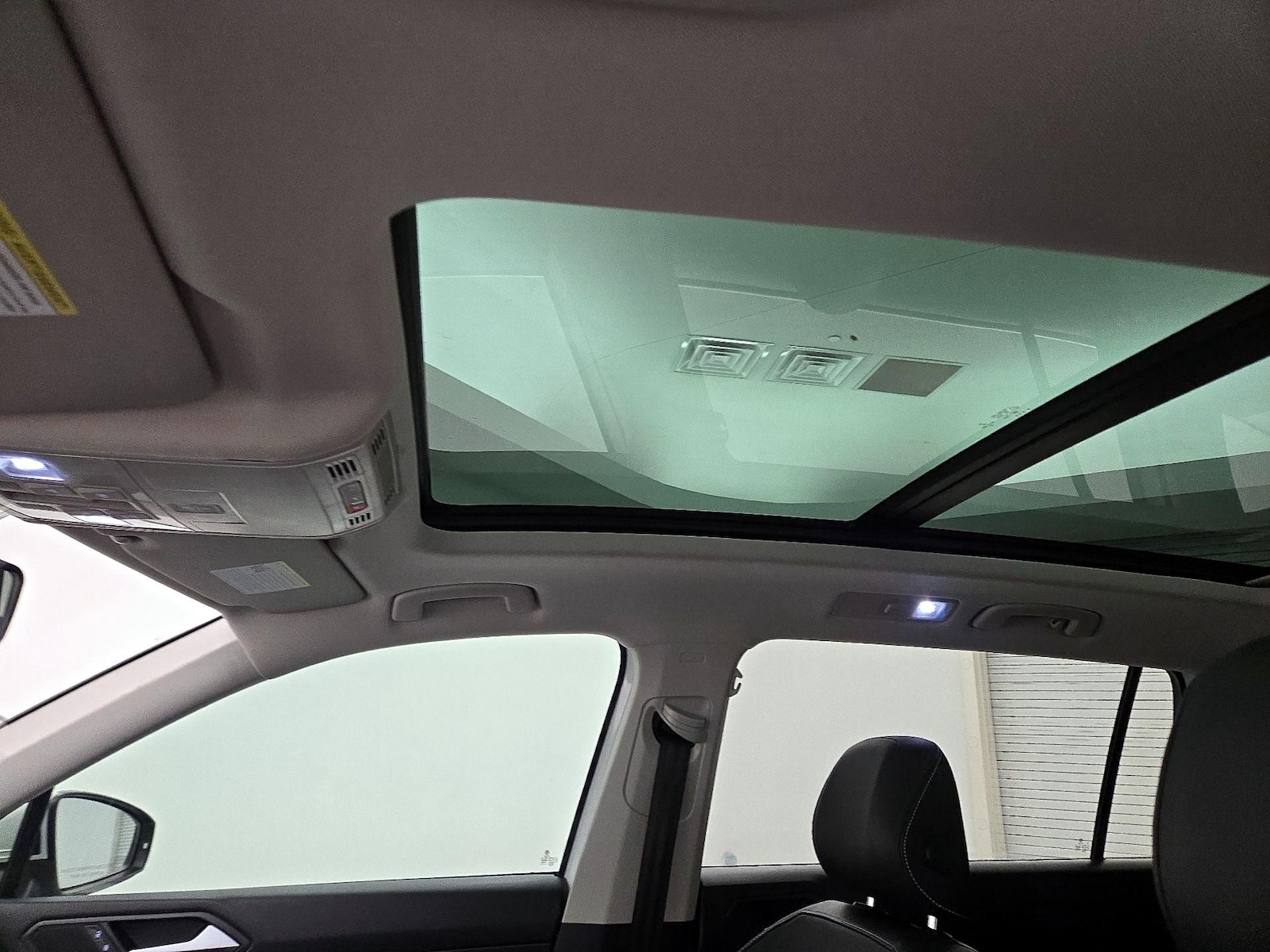 2021 Volkswagen Tiguan SE - Photo 20