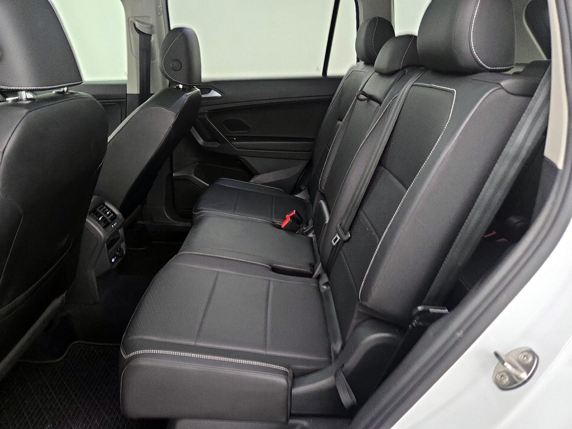 Thumbnail: 2021 Volkswagen Tiguan - 20