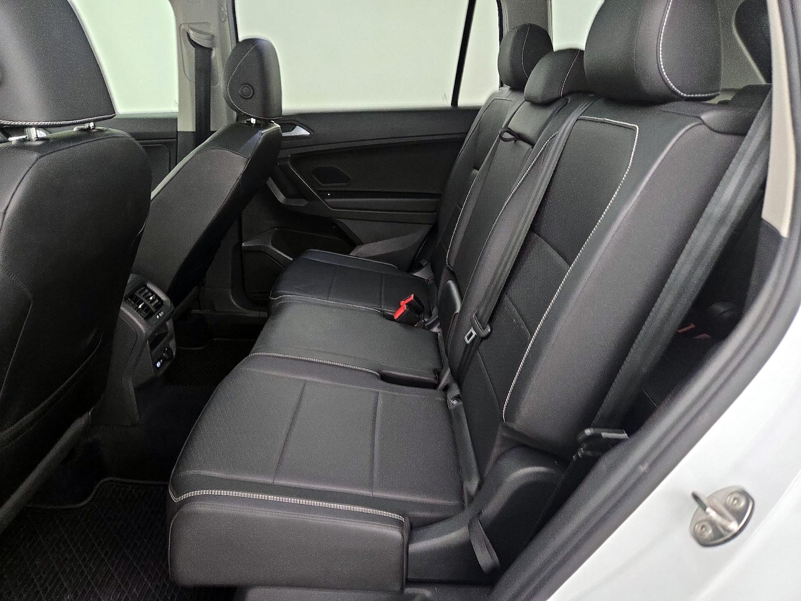 2021 Volkswagen Tiguan SE - Photo 21